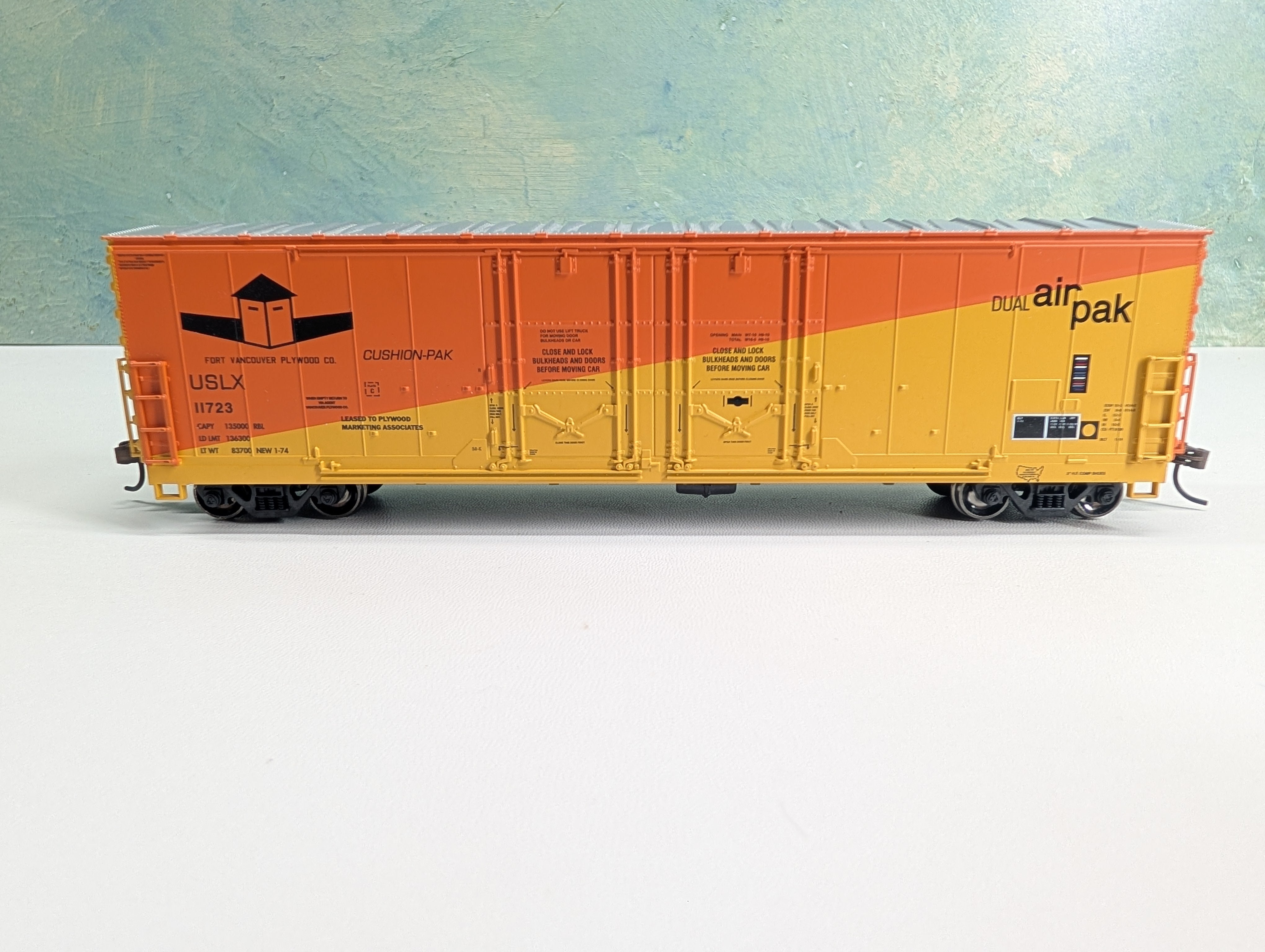 USED Athearn HO Scale 50' Box Car Dual AirPak Fort Vancouver Plywood USLX #11723 Metal Wheels