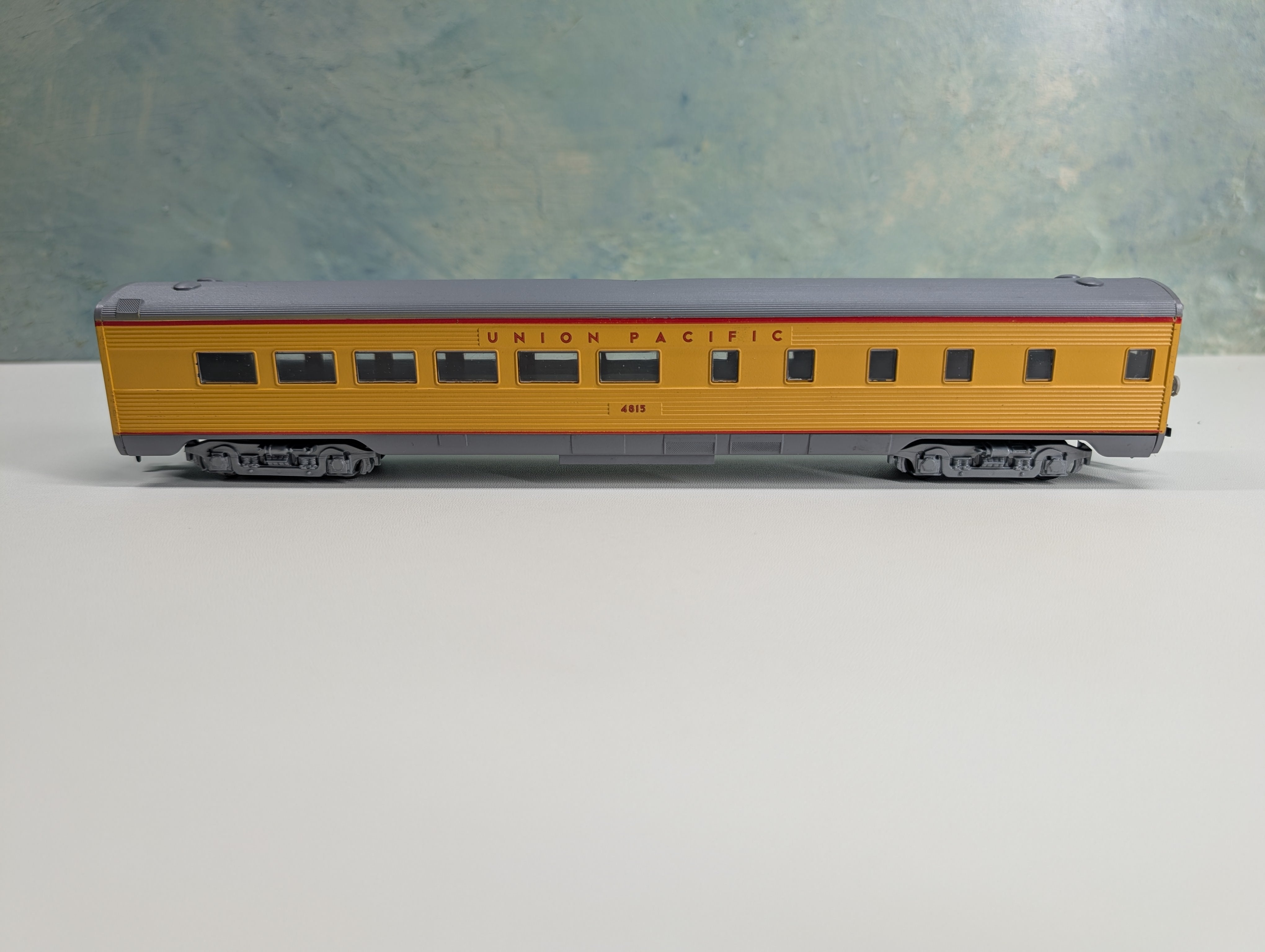 USED Athearn HO Scale Streamlined Diner Passenger Car Union Pacific #4815
