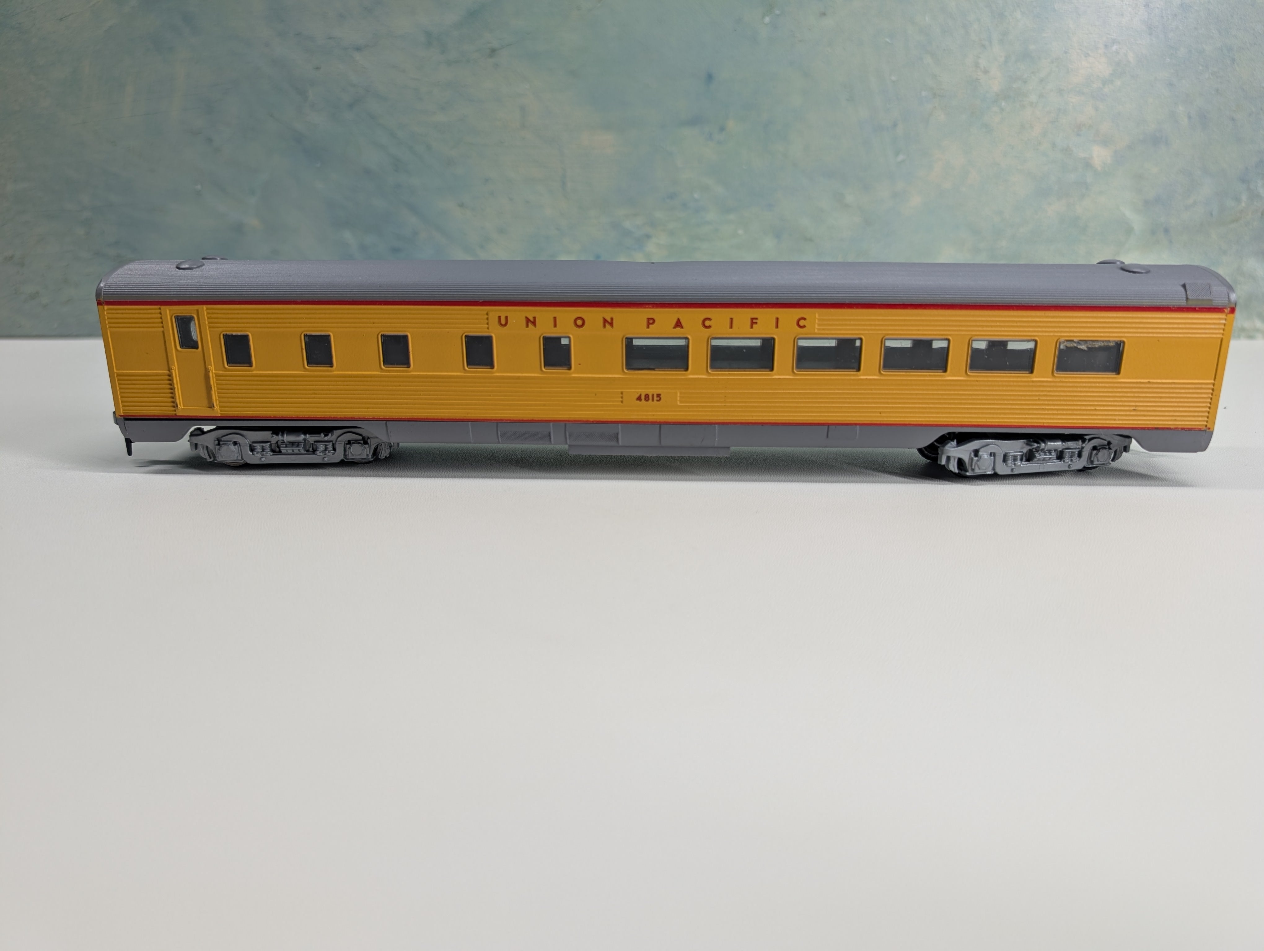 USED Athearn HO Scale Streamlined Diner Passenger Car Union Pacific #4815