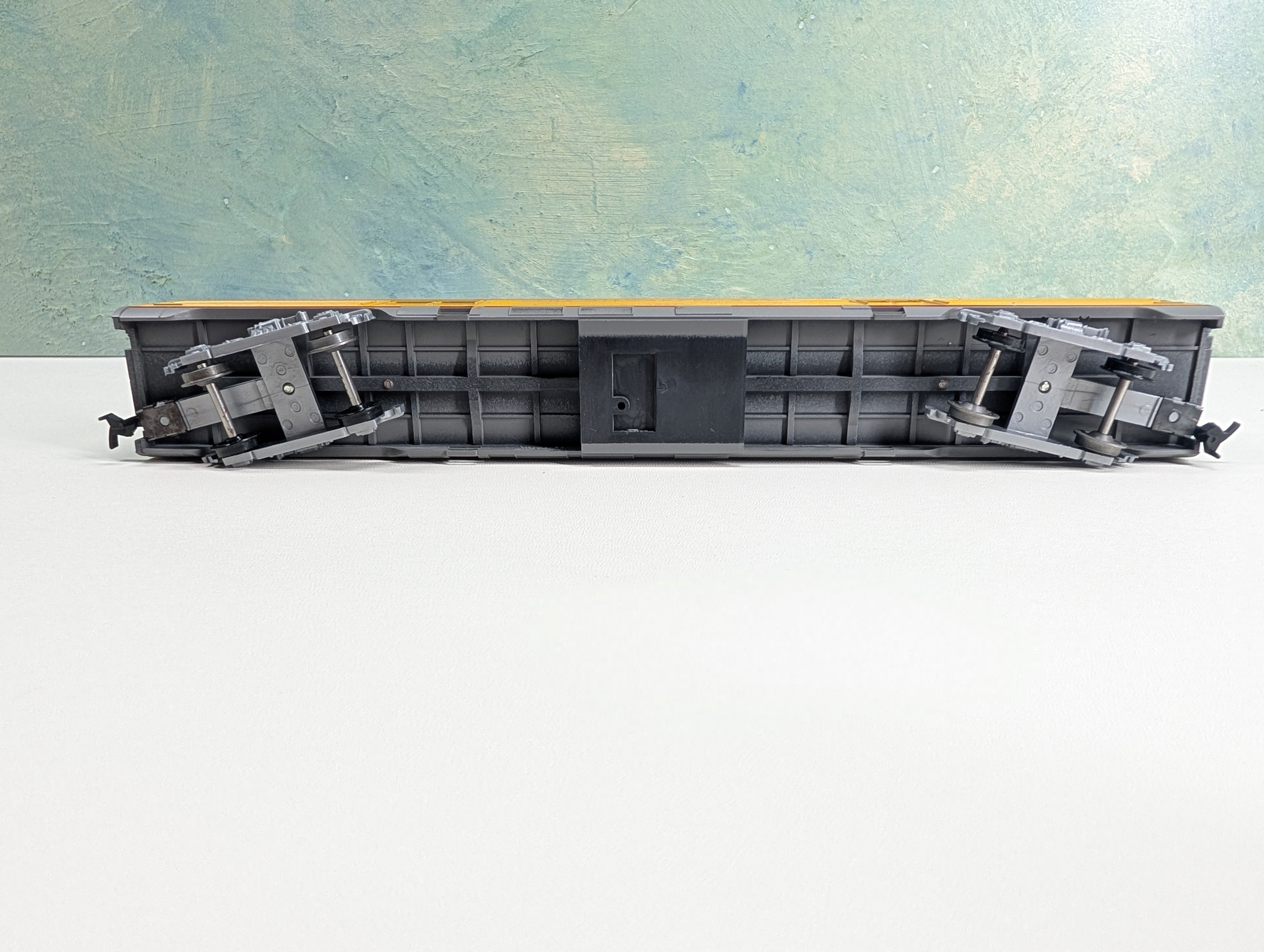 USED Athearn HO Scale Baggage Passenger Car Milwaukee Road #1327 Bev-Bel