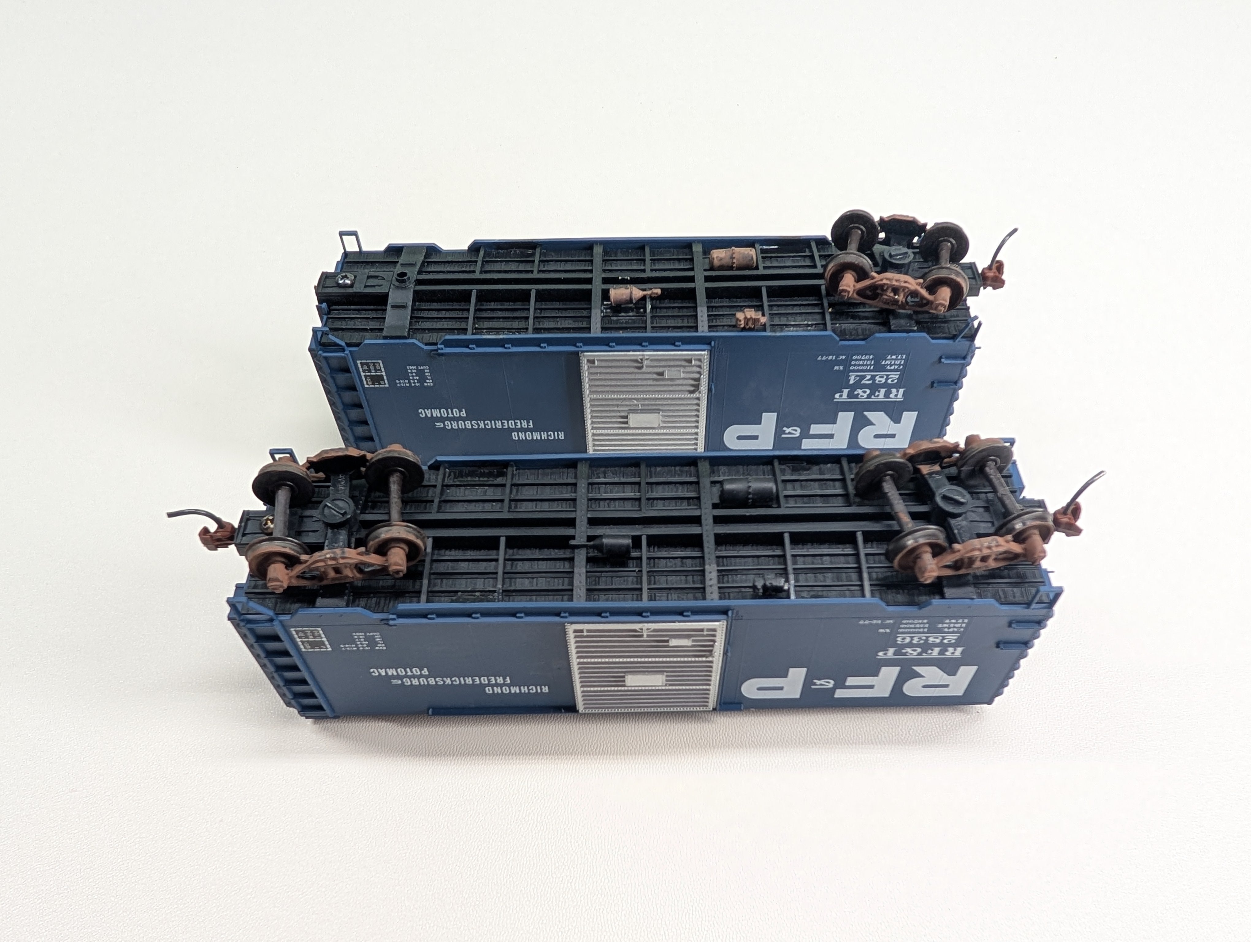 USED Accurail HO Scale 40' Box Car Richmond, Fredericksburg & Potomac RF&P #2836, 2874 (2 pcs)