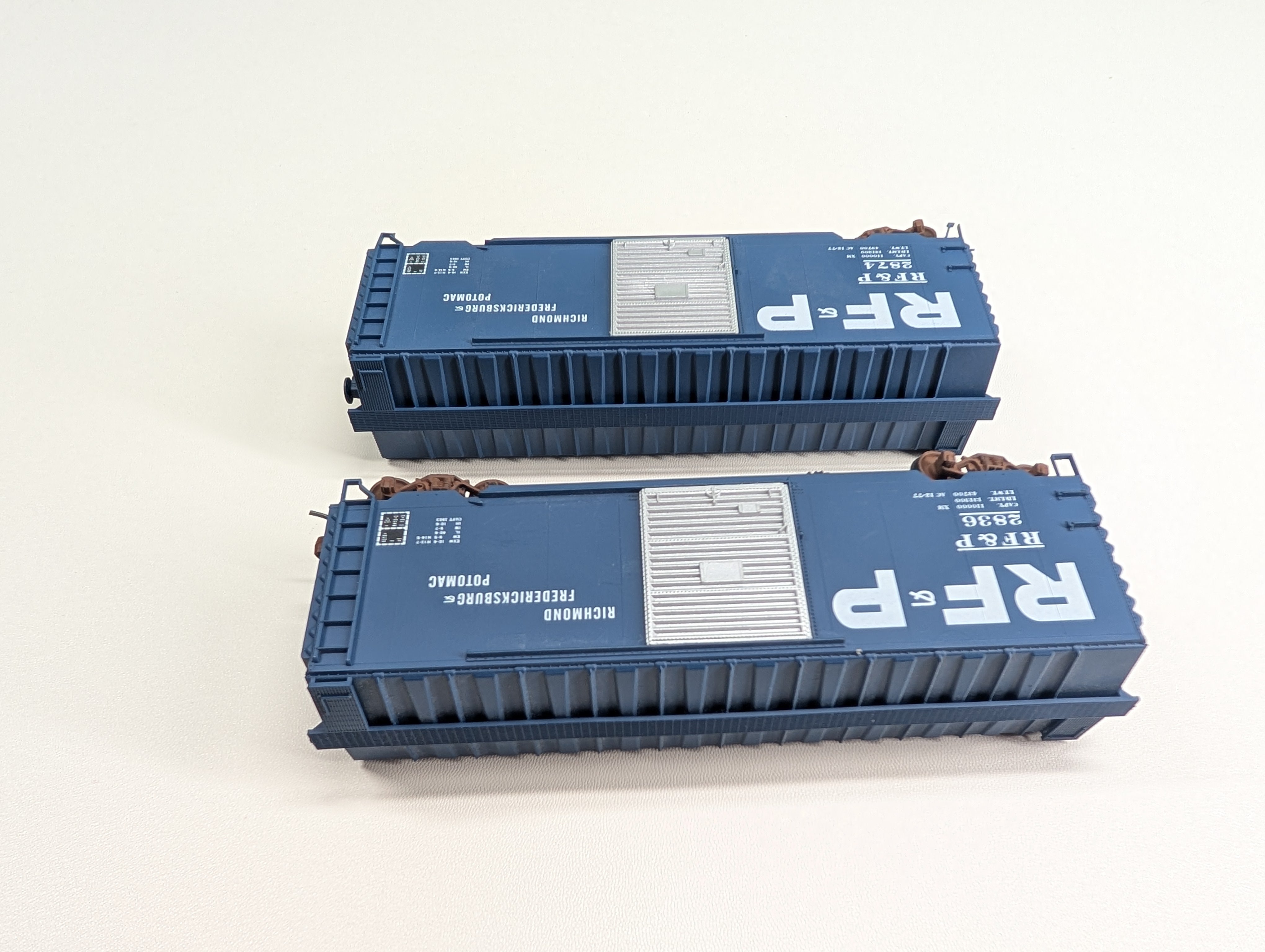 USED Accurail HO Scale 40' Box Car Richmond, Fredericksburg & Potomac RF&P #2836, 2874 (2 pcs)