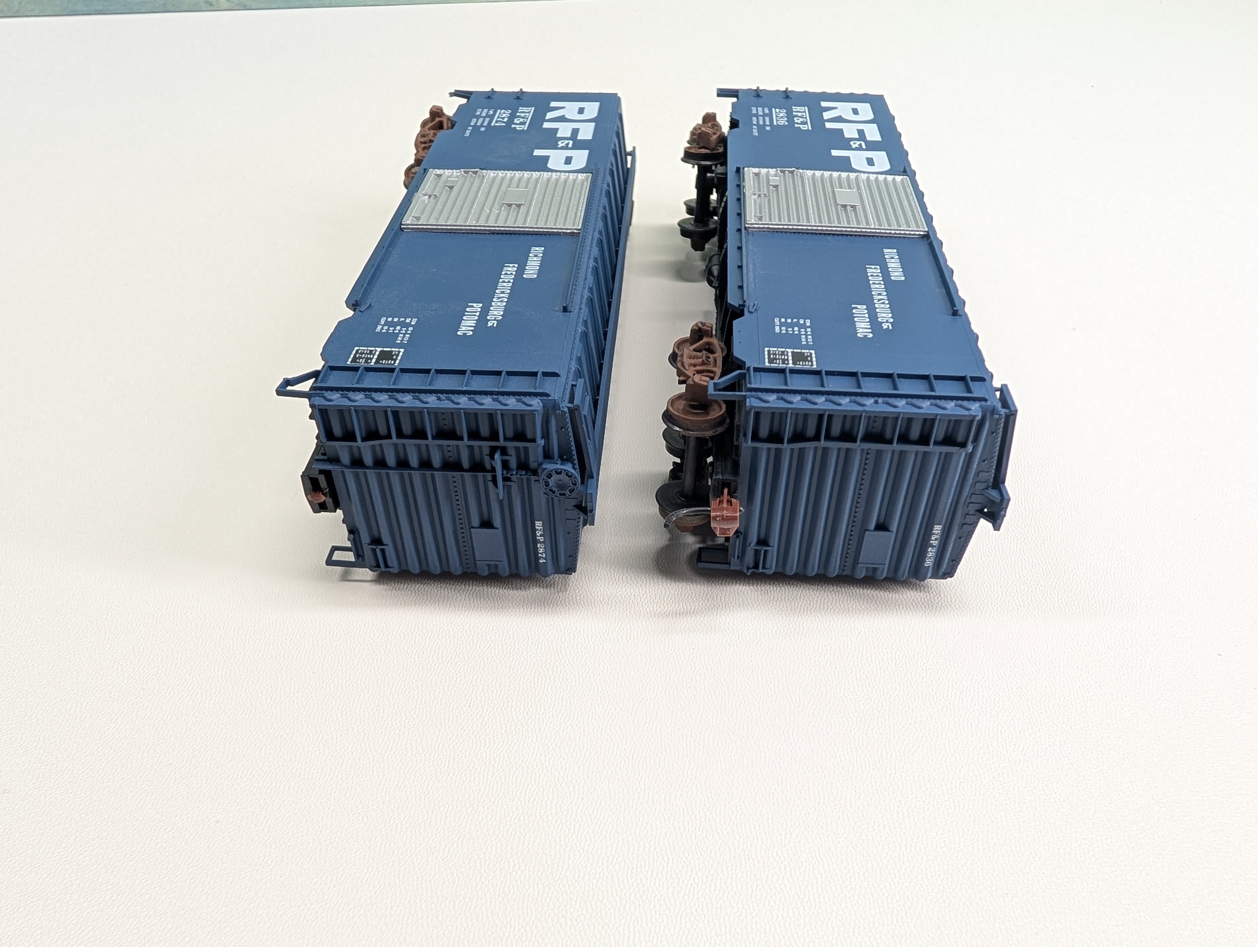 USED Accurail HO Scale 40' Box Car Richmond, Fredericksburg & Potomac RF&P #2836, 2874 (2 pcs)