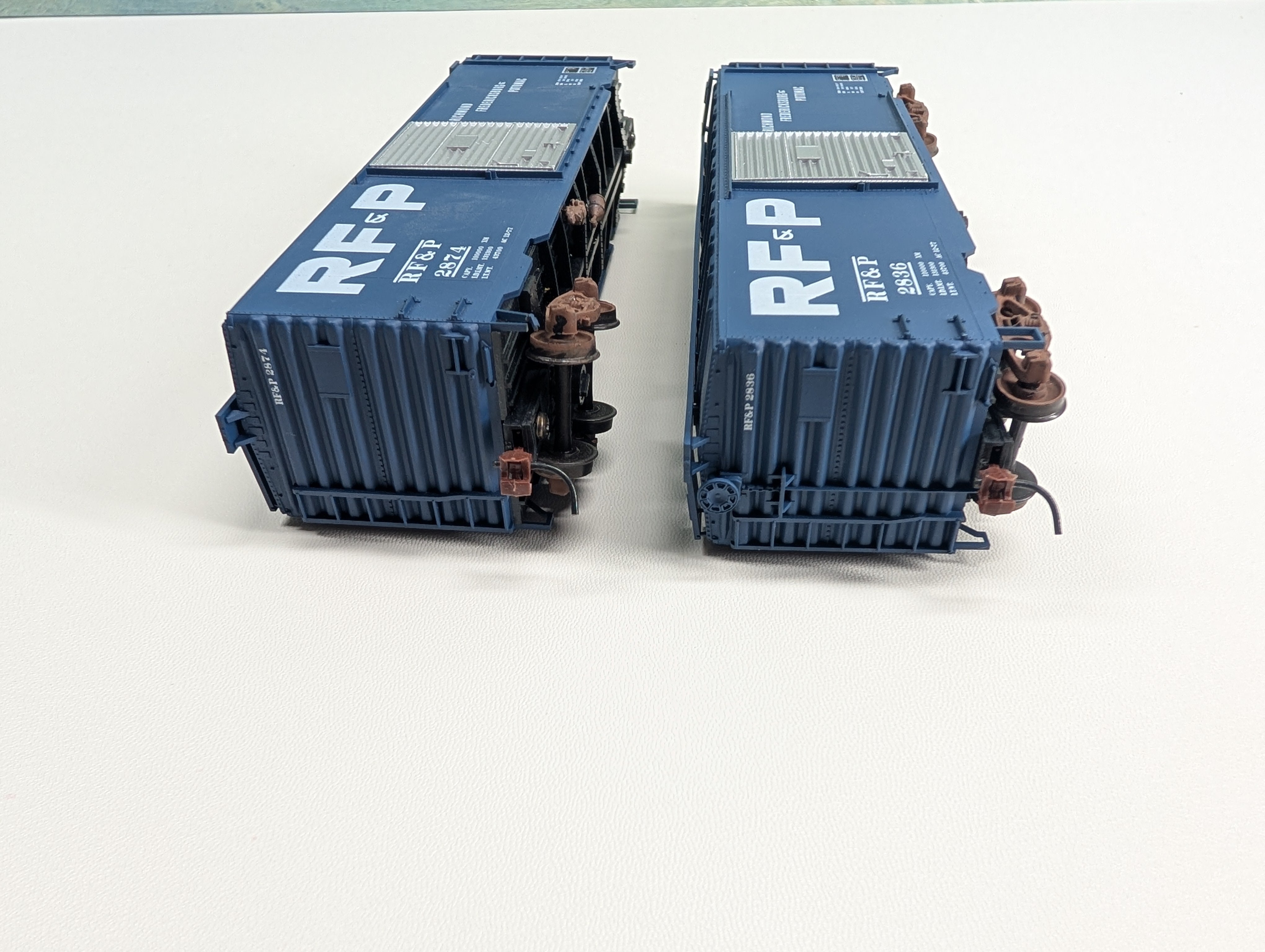 USED Accurail HO Scale 40' Box Car Richmond, Fredericksburg & Potomac RF&P #2836, 2874 (2 pcs)