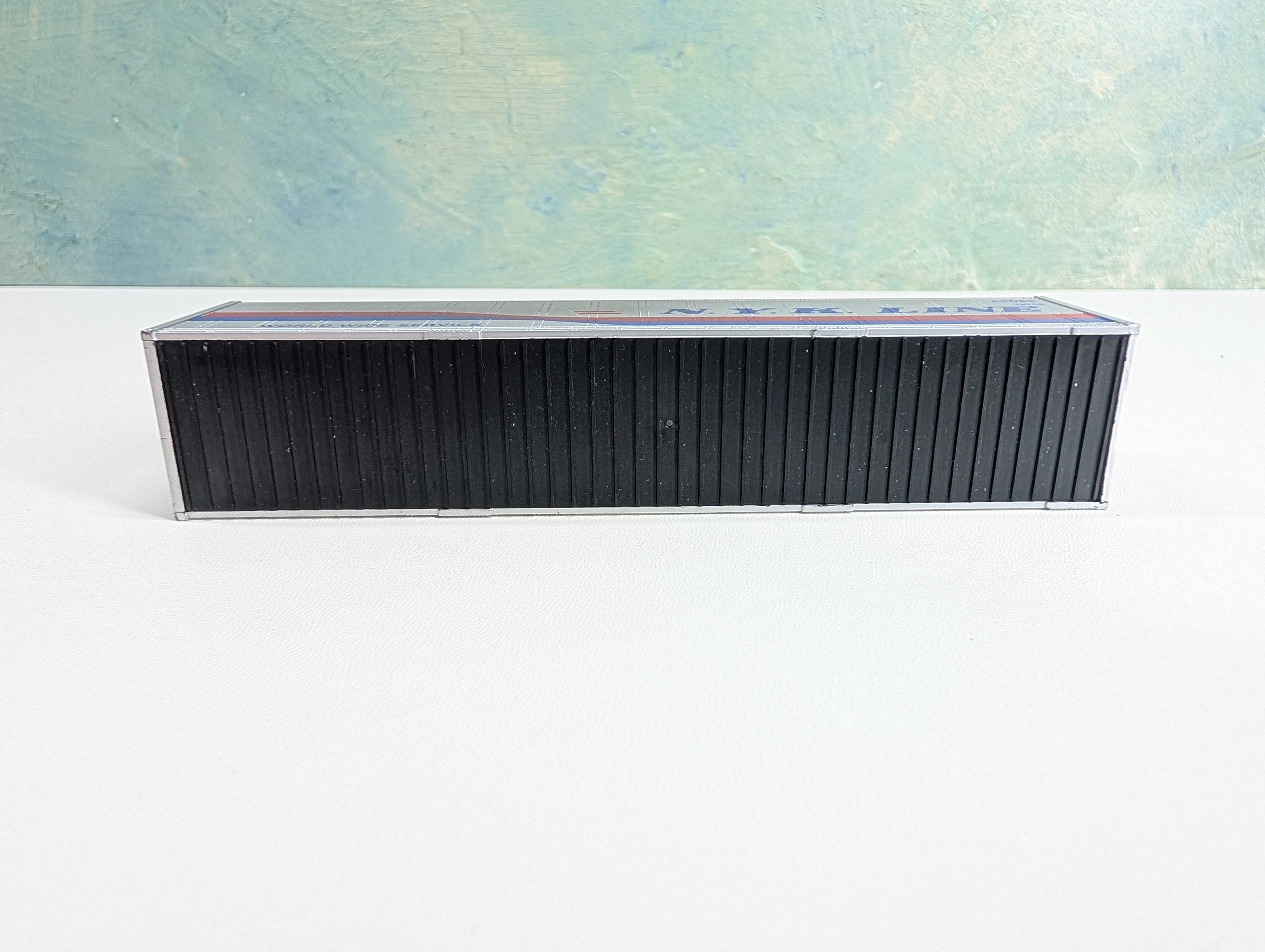 USED HO Scale 40' Container NYK Line A4068