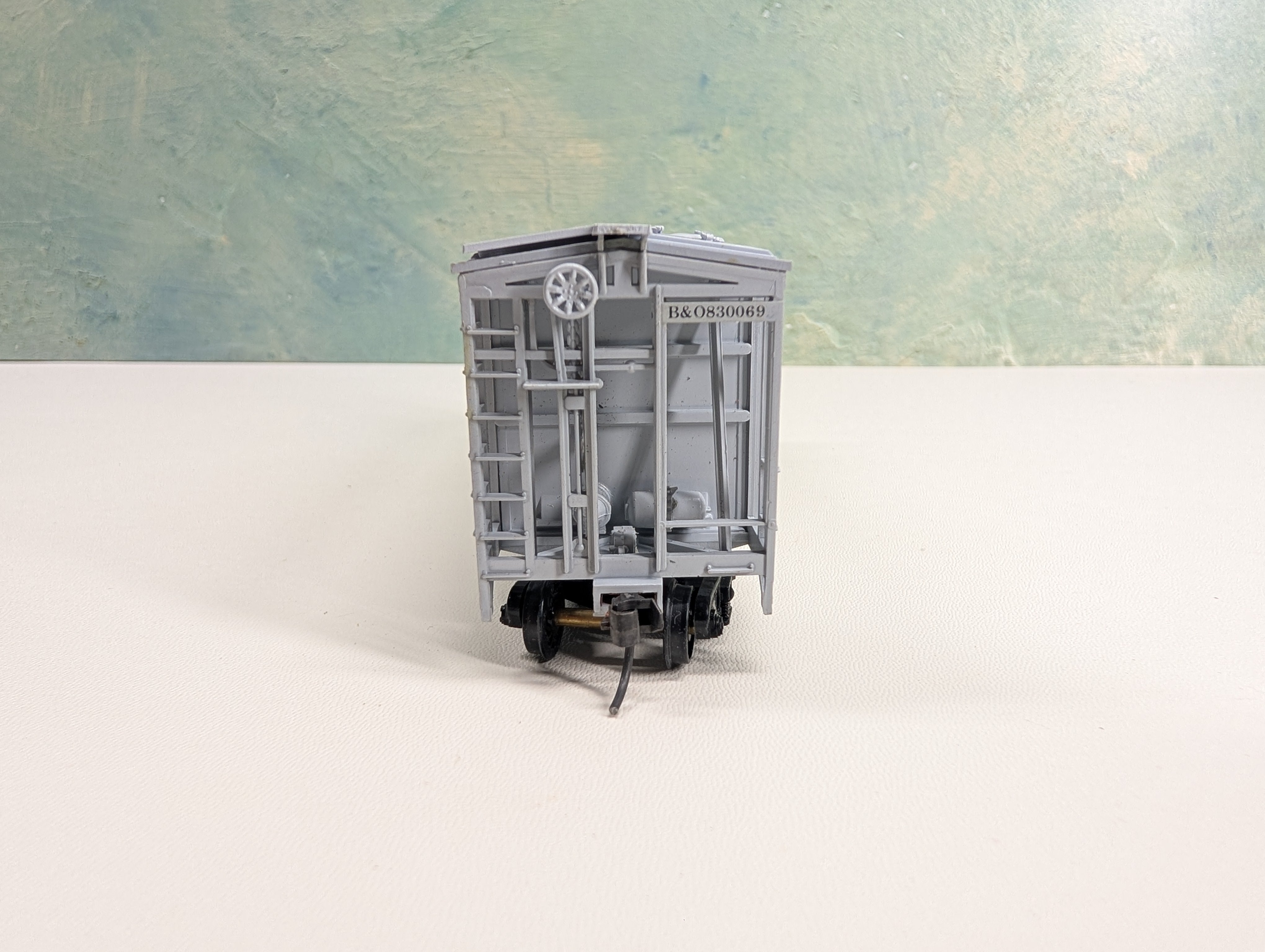 USED Walthers HO Scale Covered Hopper Baltimore and Ohio B&O #830069