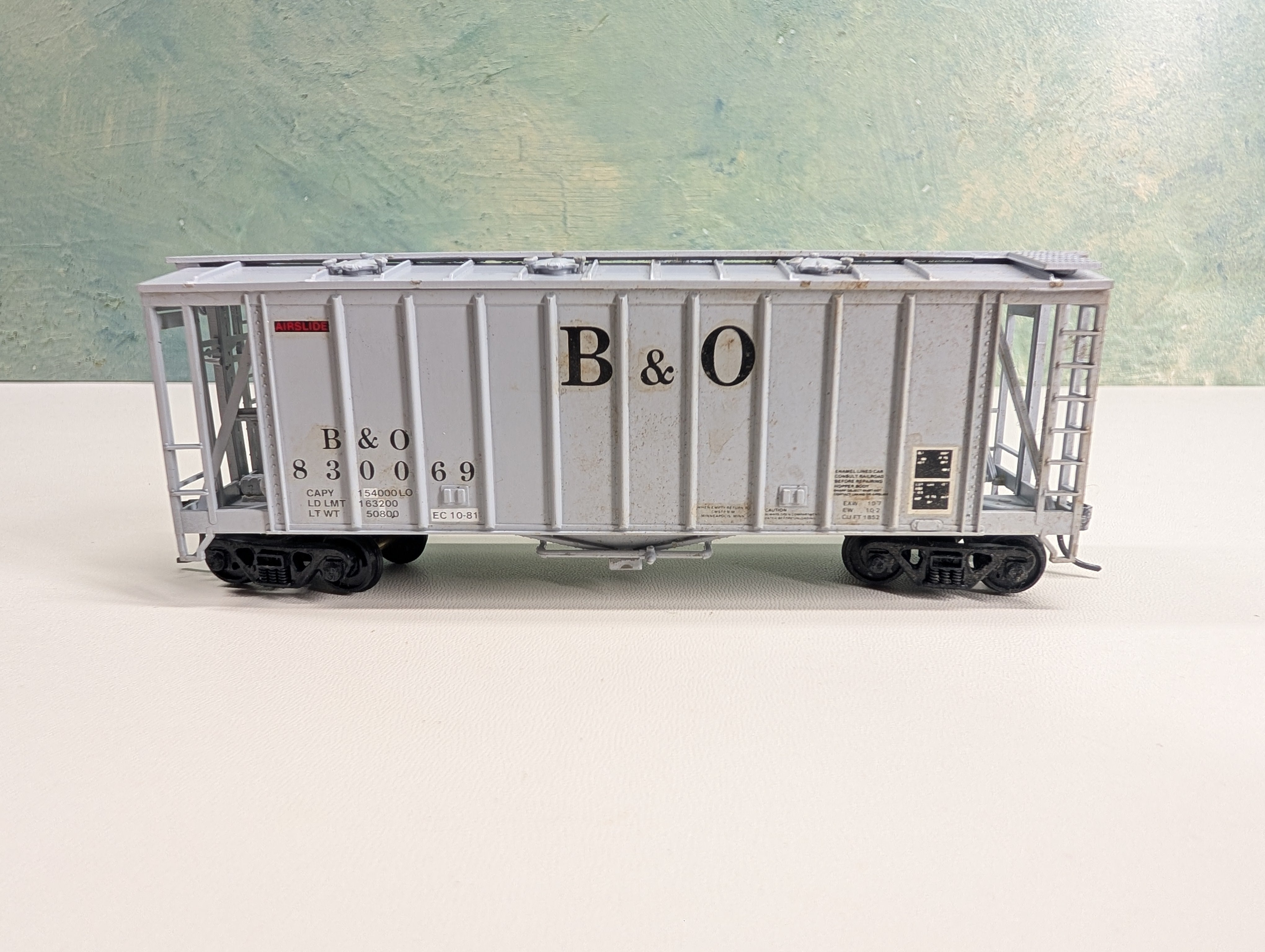 USED Walthers HO Scale Covered Hopper Baltimore and Ohio B&O #830069