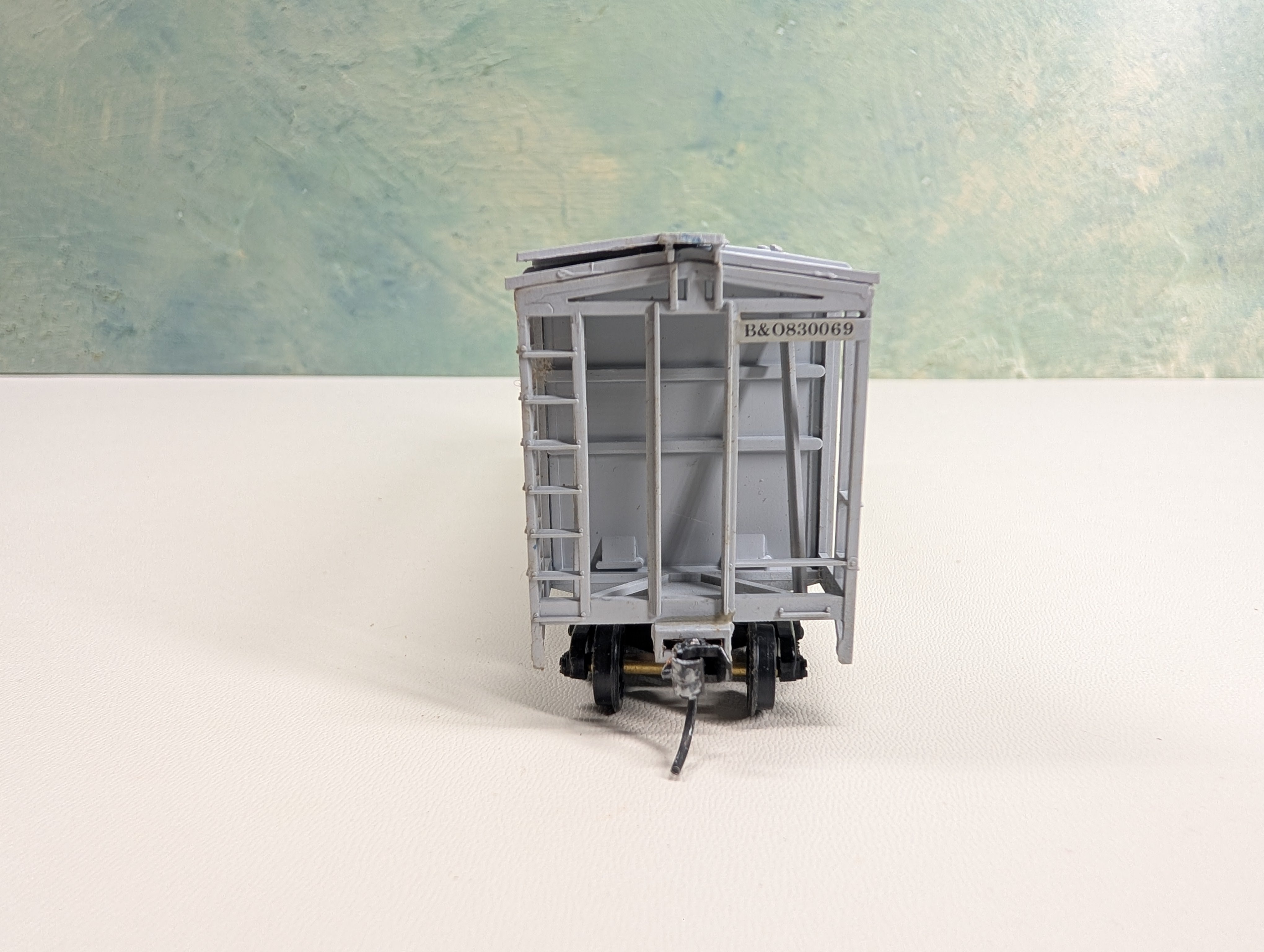 USED Walthers HO Scale Covered Hopper Baltimore and Ohio B&O #830069