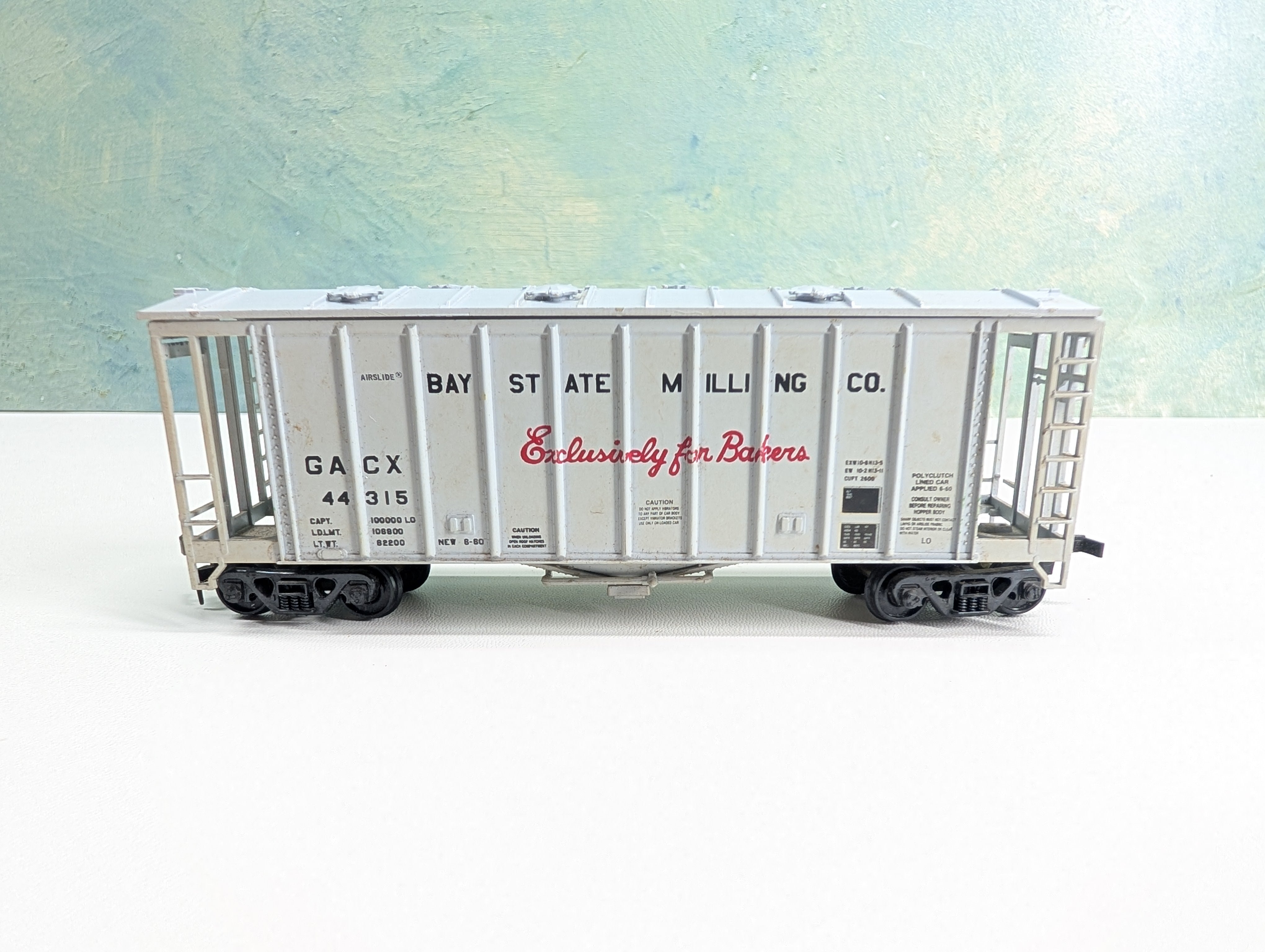 USED Walthers HO Scale Covered Hopper Bay State Milling GACX #44315