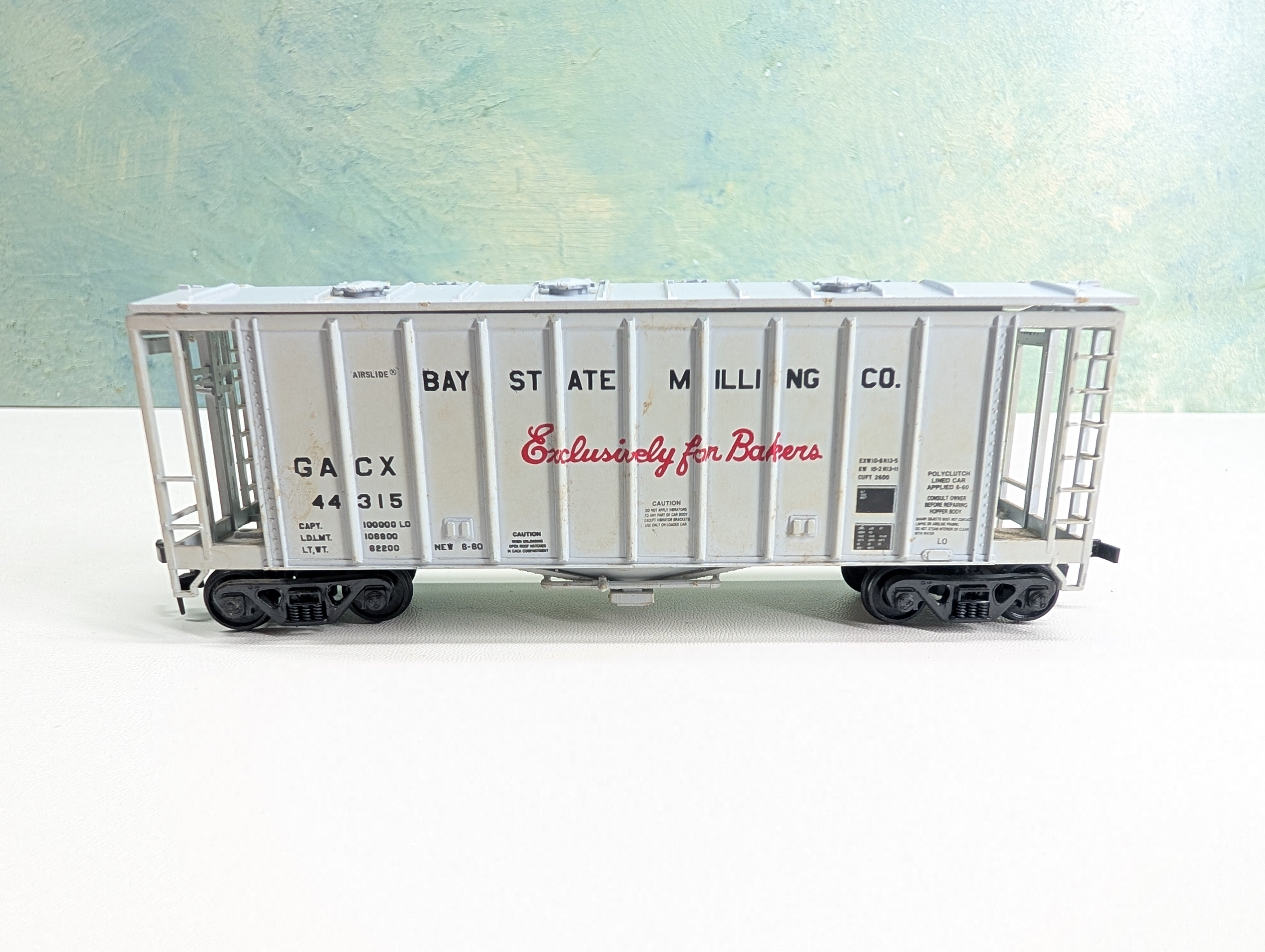 USED Walthers HO Scale Covered Hopper Bay State Milling GACX #44315