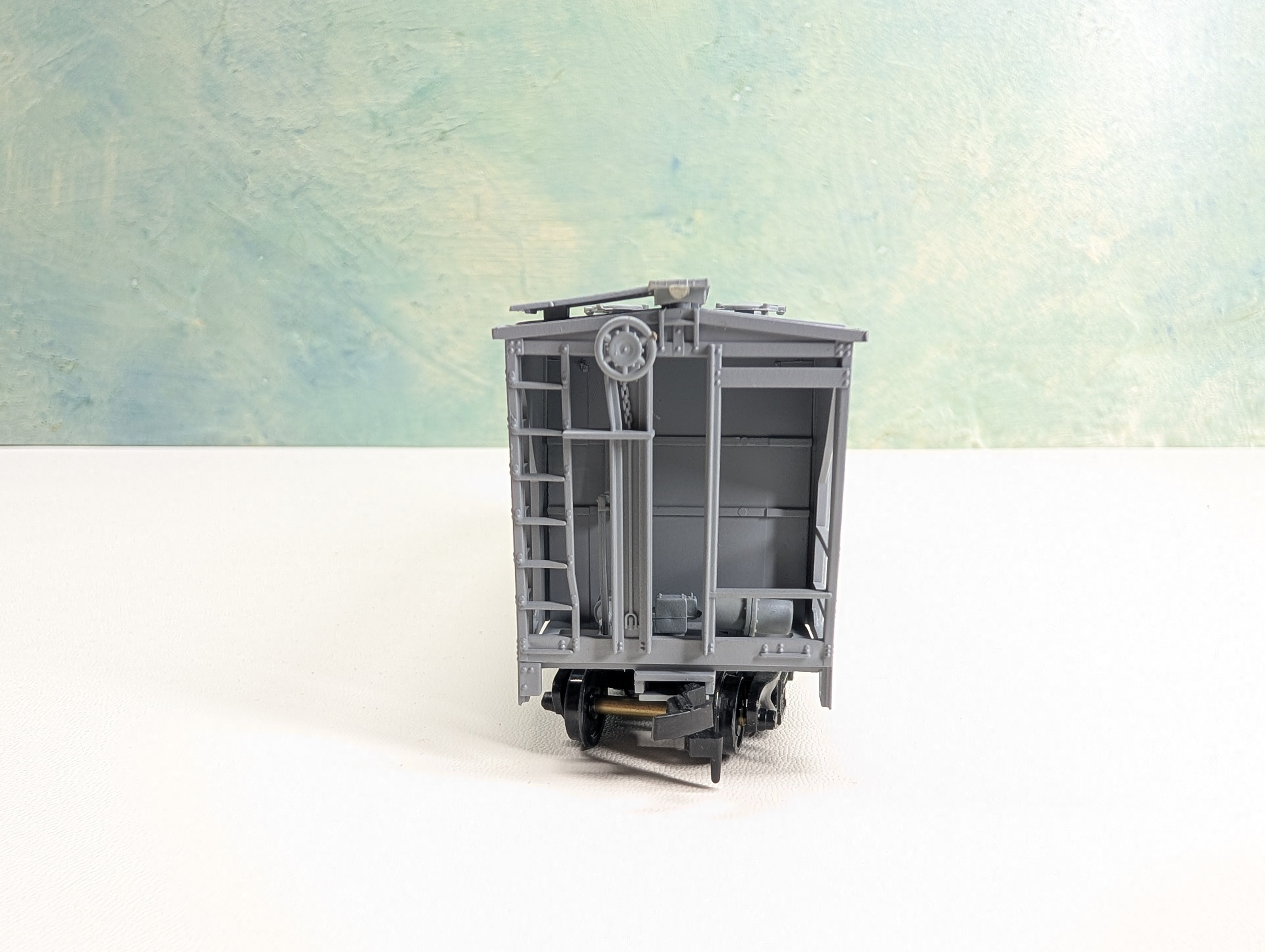 USED Walthers HO Scale Covered Hopper Santa Fe ATSF #310228