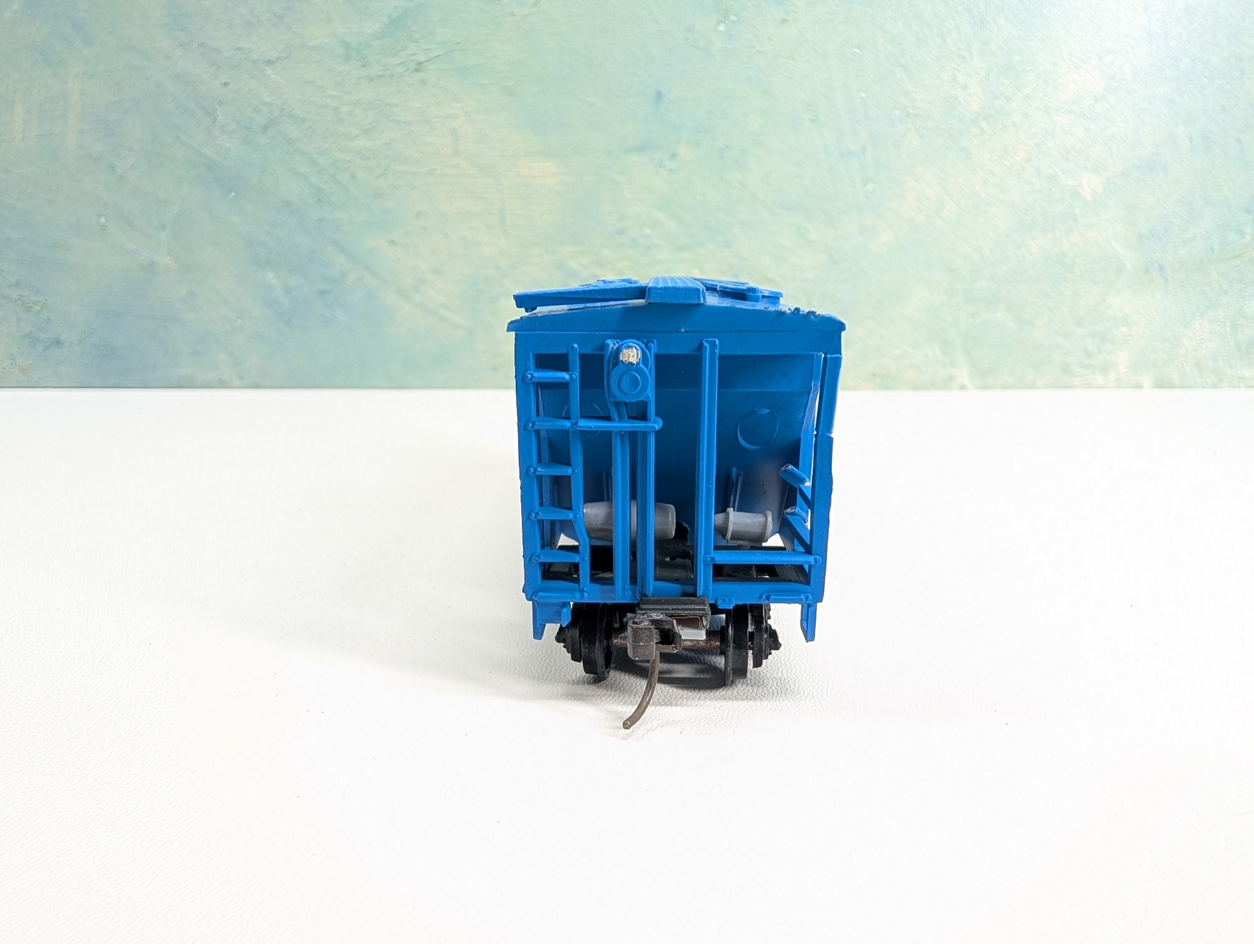 USED Roundhouse HO Scale Covered Hopper Great Northern GN #71950