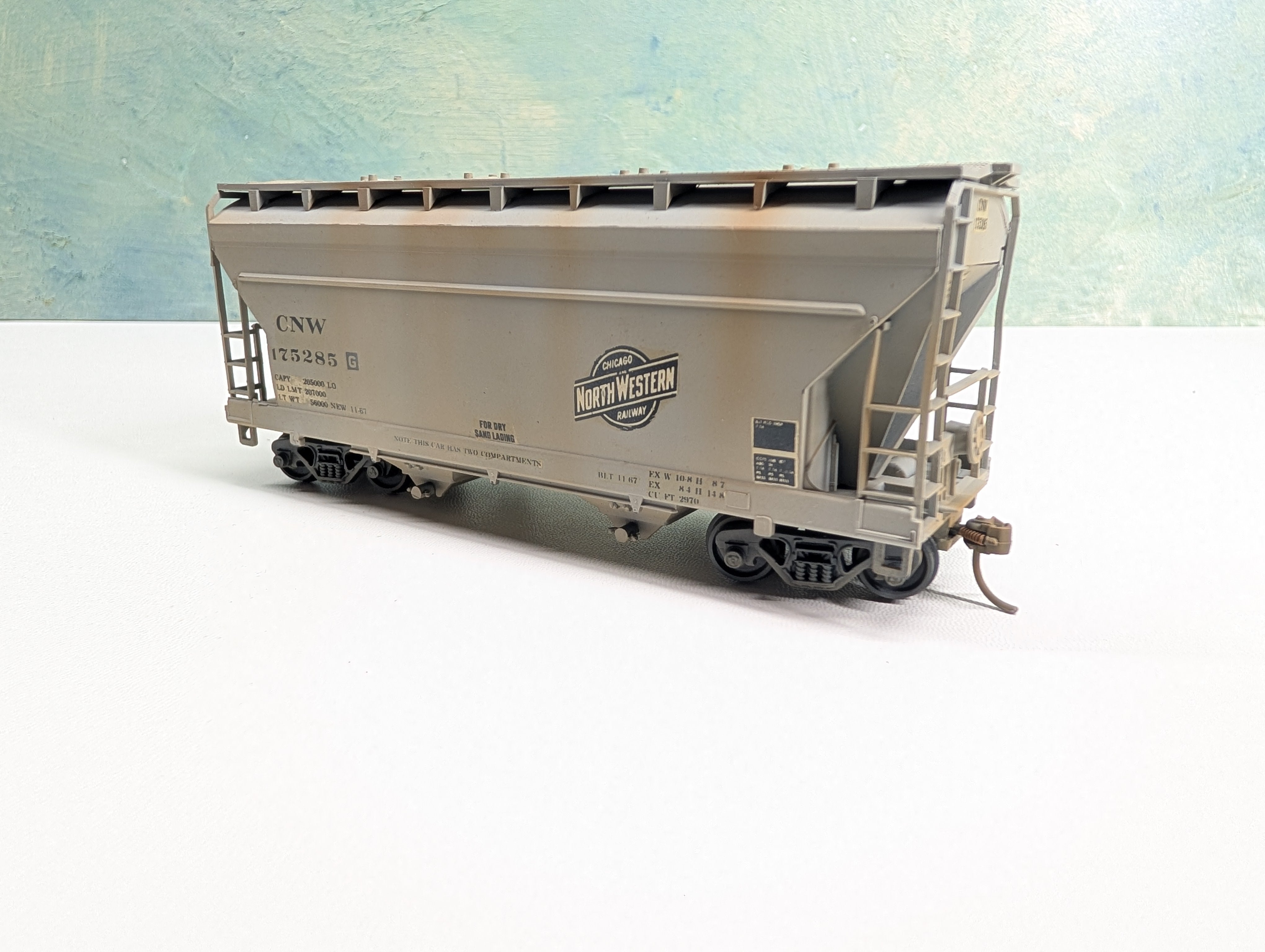 USED HO Scale Covered Hopper Chicago & North Western CNW #175285 Weathered