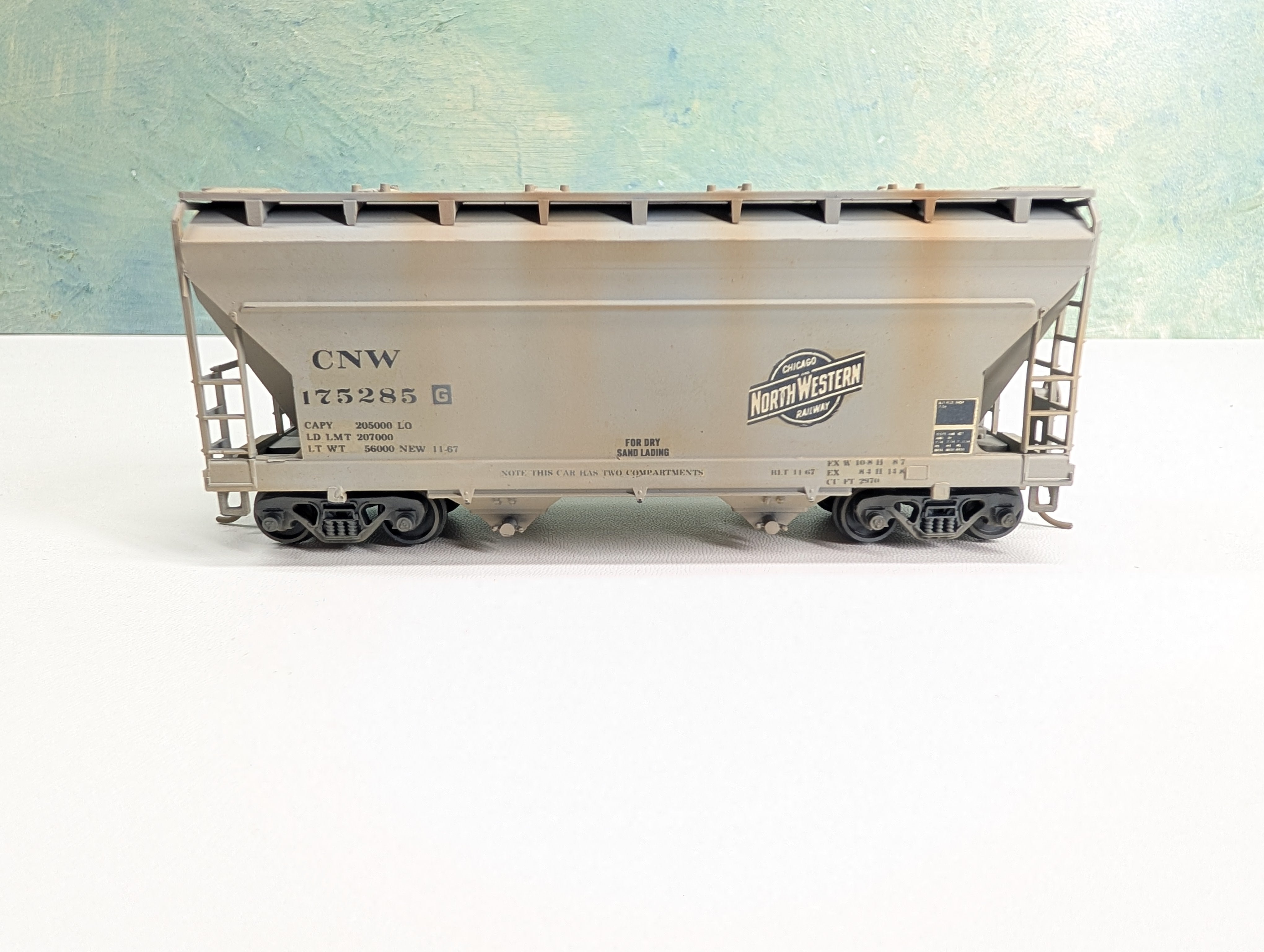 USED HO Scale Covered Hopper Chicago & North Western CNW #175285 Weathered