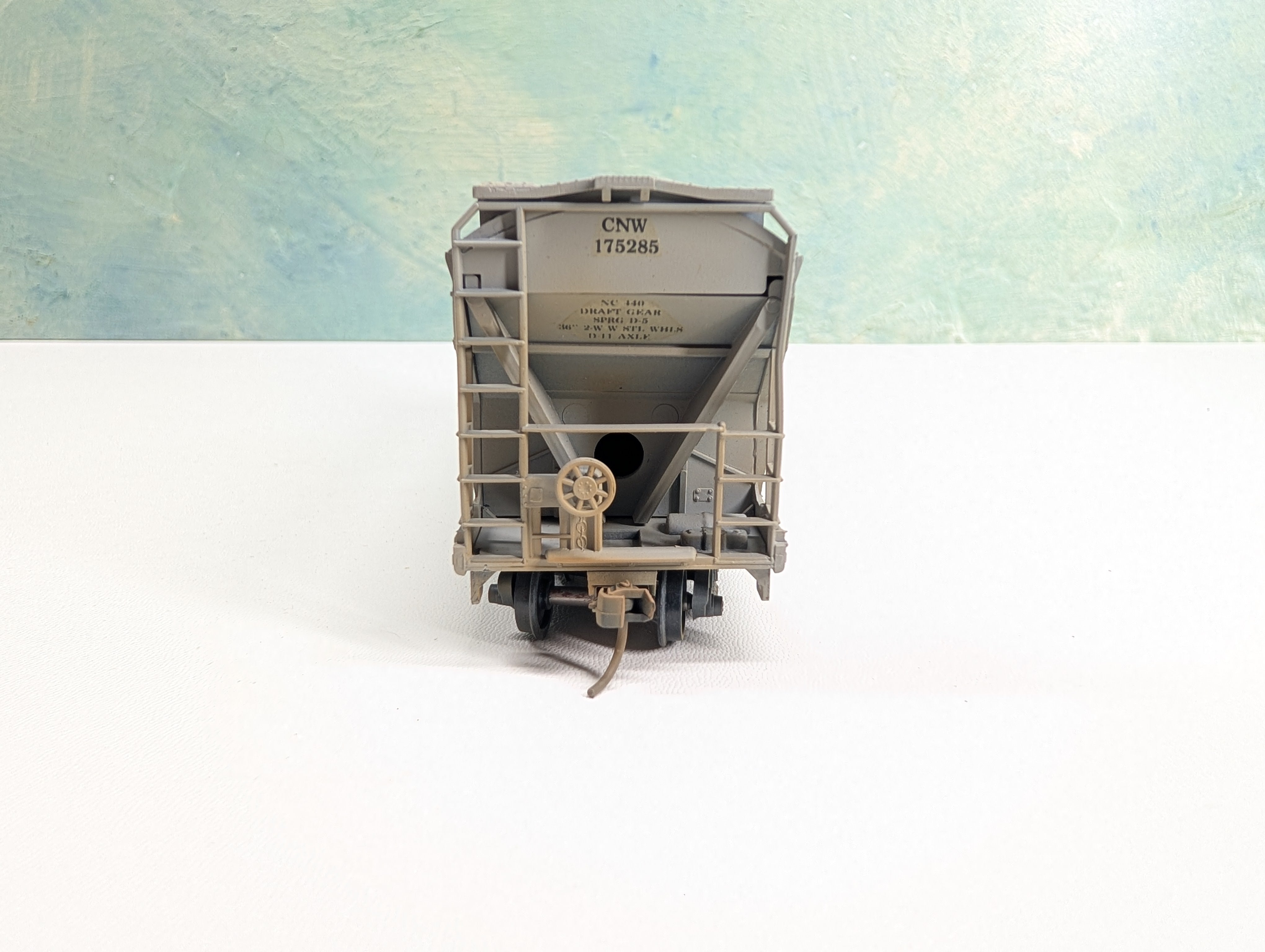 USED HO Scale Covered Hopper Chicago & North Western CNW #175285 Weathered