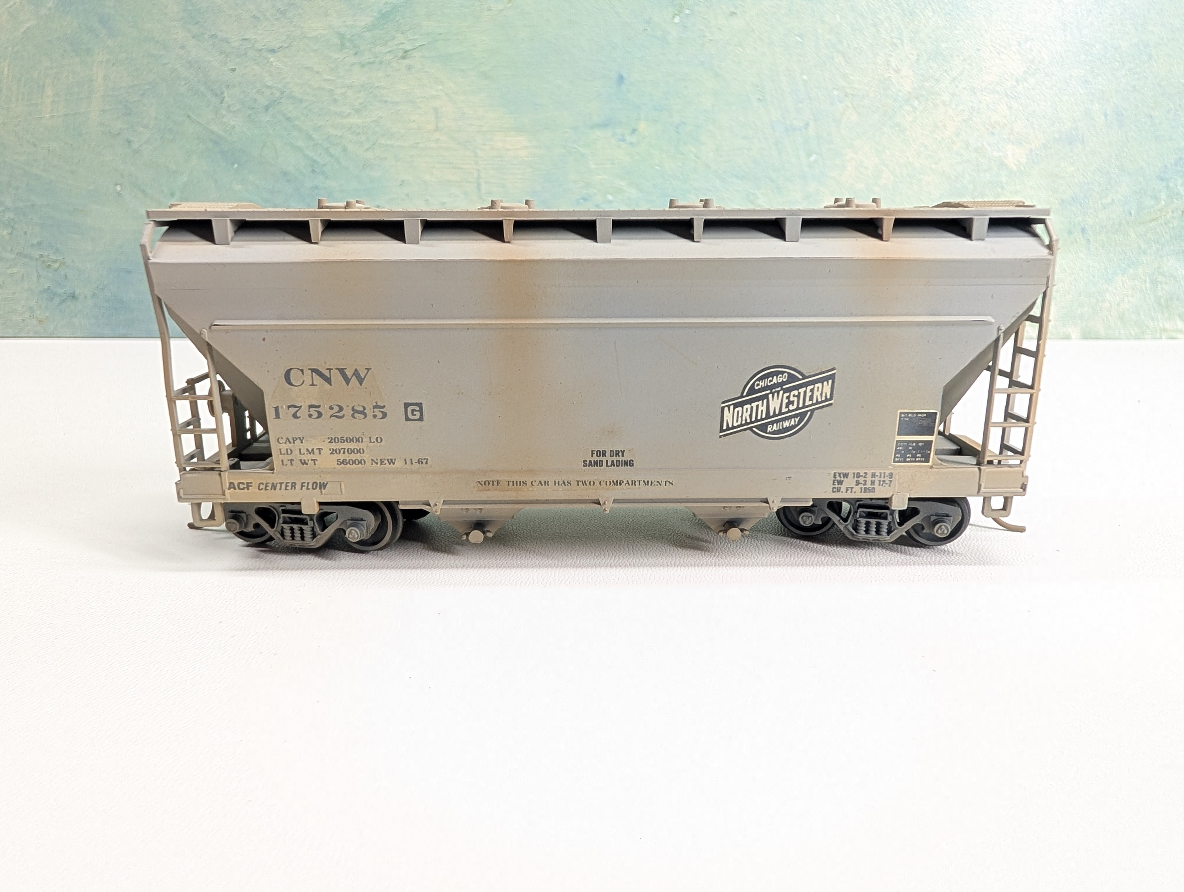 USED HO Scale Covered Hopper Chicago & North Western CNW #175285 Weathered