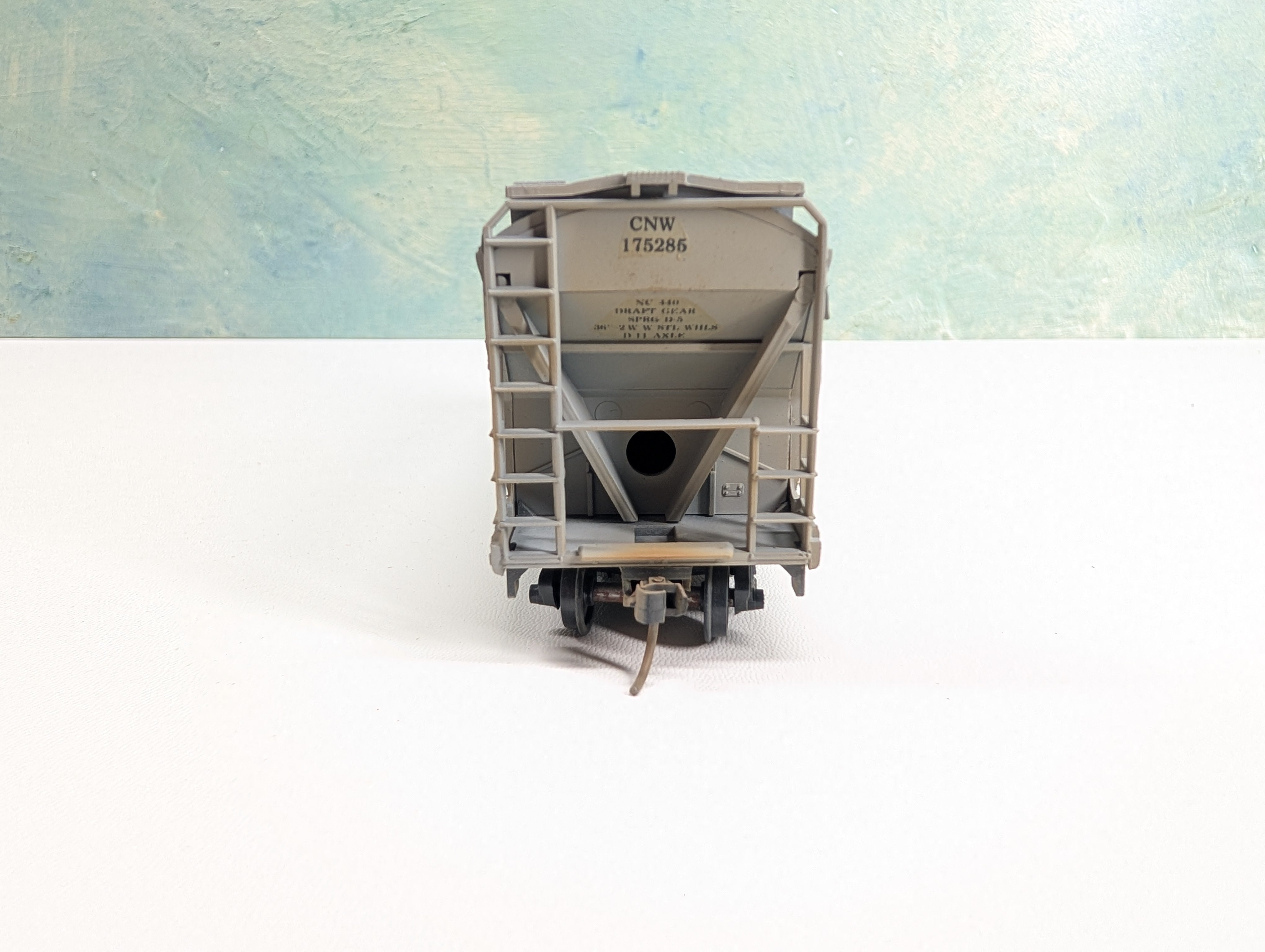 USED HO Scale Covered Hopper Chicago & North Western CNW #175285 Weathered