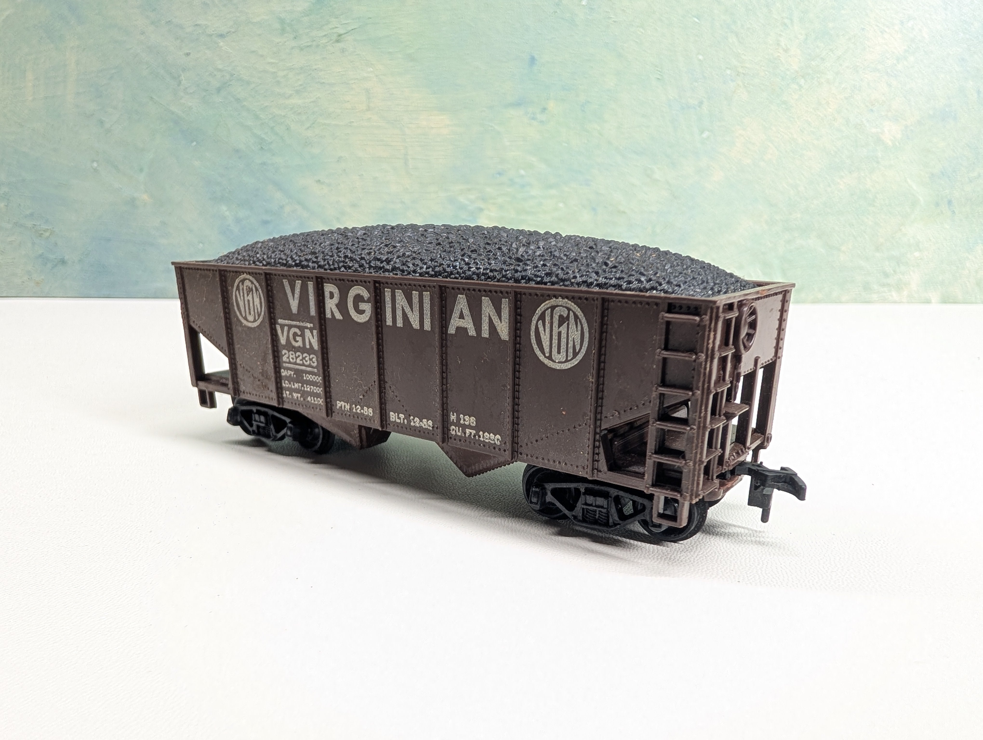 USED Marx HO Scale 2 Bay Hopper w/ Coal Virginian VGN #28233