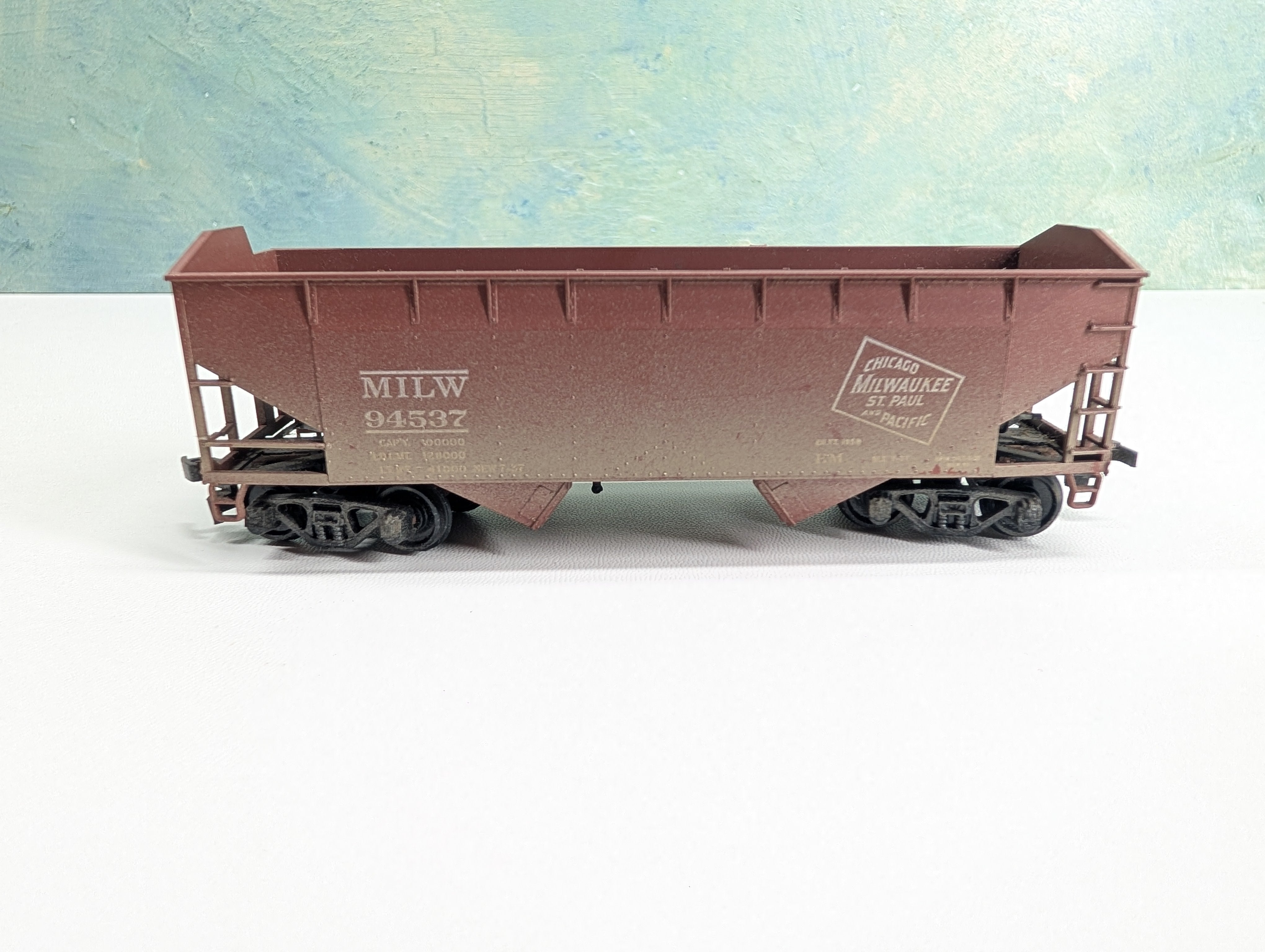 USED Athearn HO Scale 2 Bay Hopper Milwaukee Road MILW #94537 Weathered
