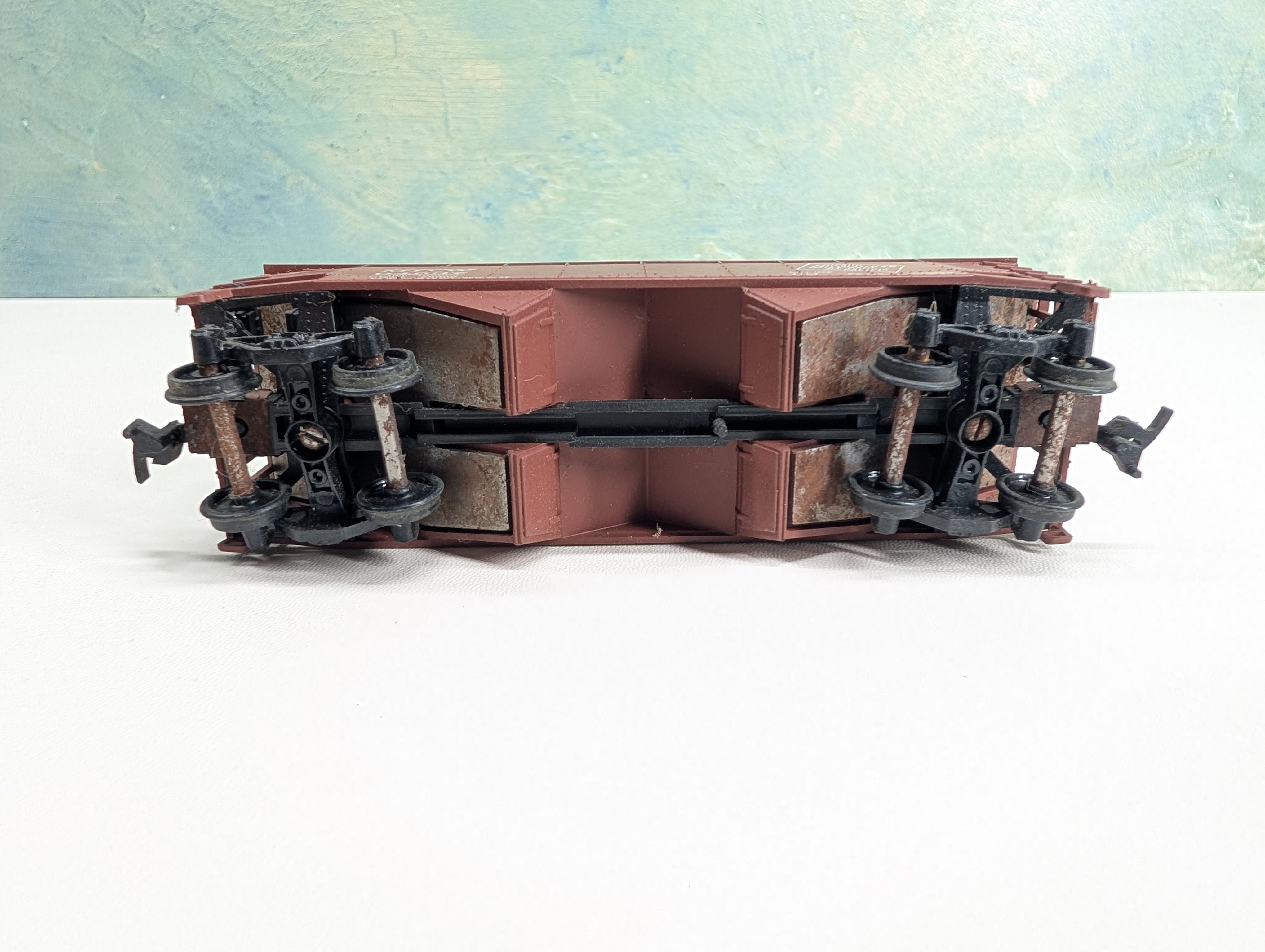 USED Athearn HO Scale 2 Bay Hopper Milwaukee Road MILW #94537 Weathered