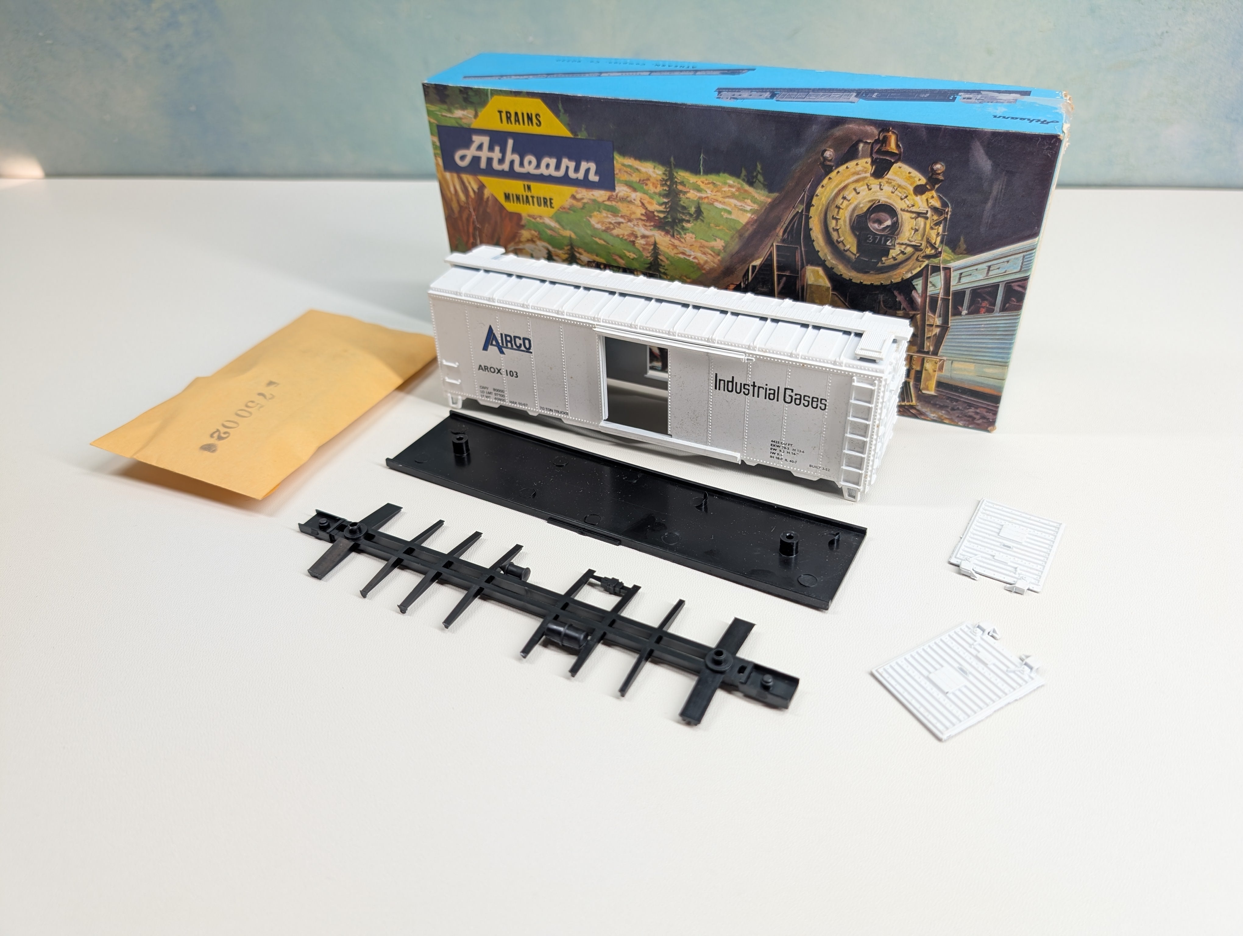 USED Athearn HO Scale 40' Box Car Airco Industries AROX #103 Branchline Custom KIT