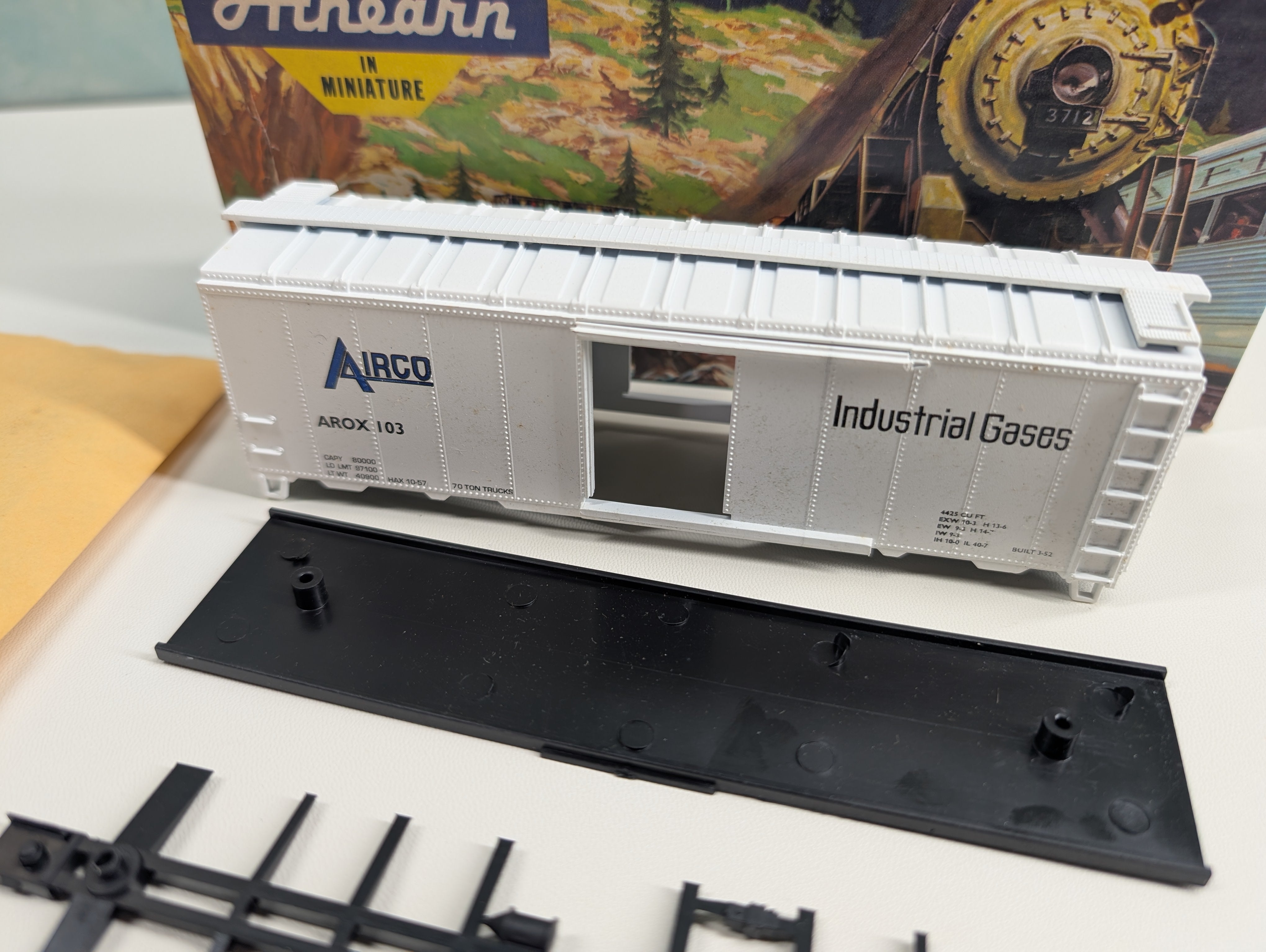USED Athearn HO Scale 40' Box Car Airco Industries AROX #103 Branchline Custom KIT