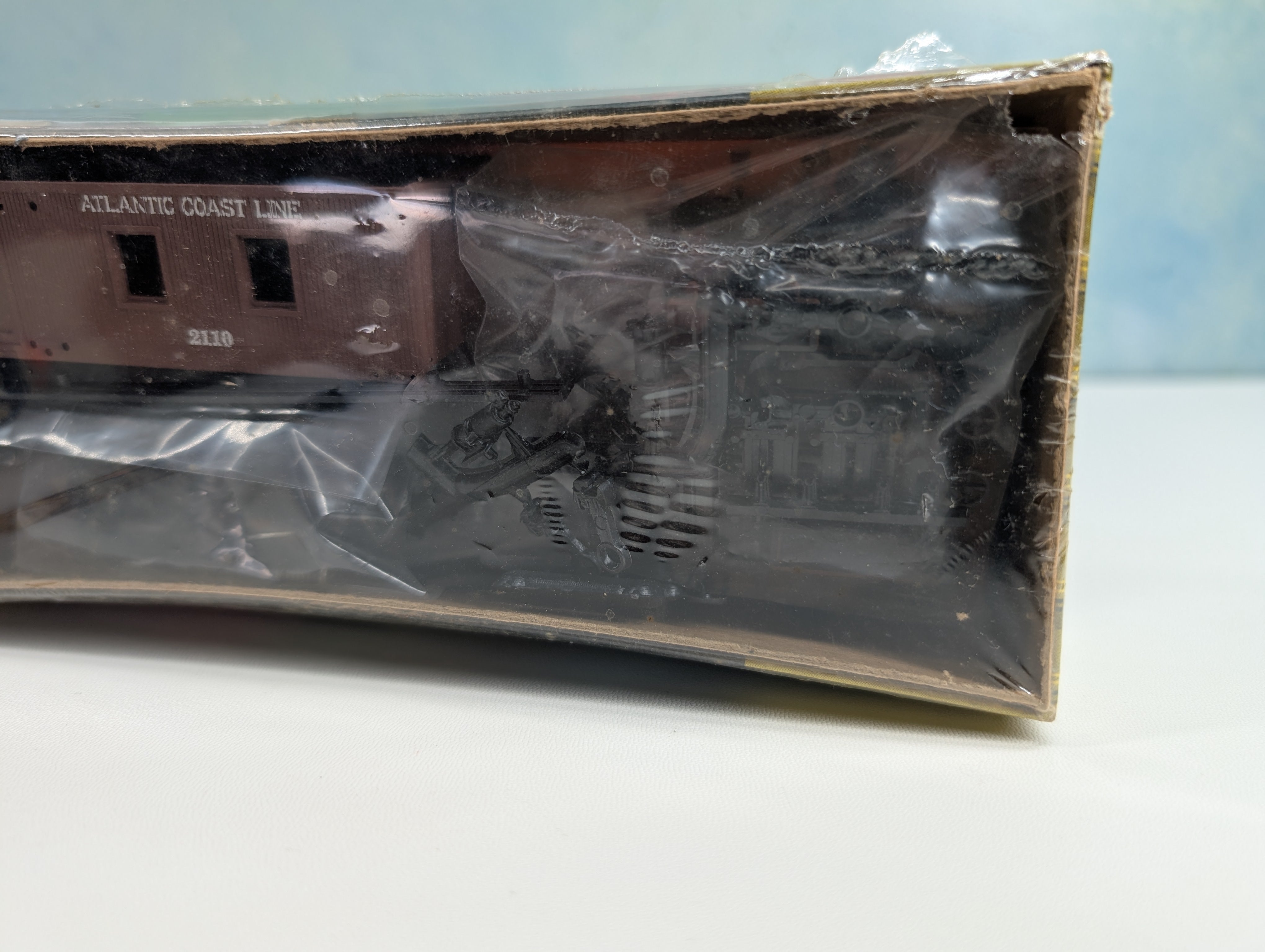 Roundhouse HO Scale Small Side Door Caboose Atlantic Coast Line #2110 KIT