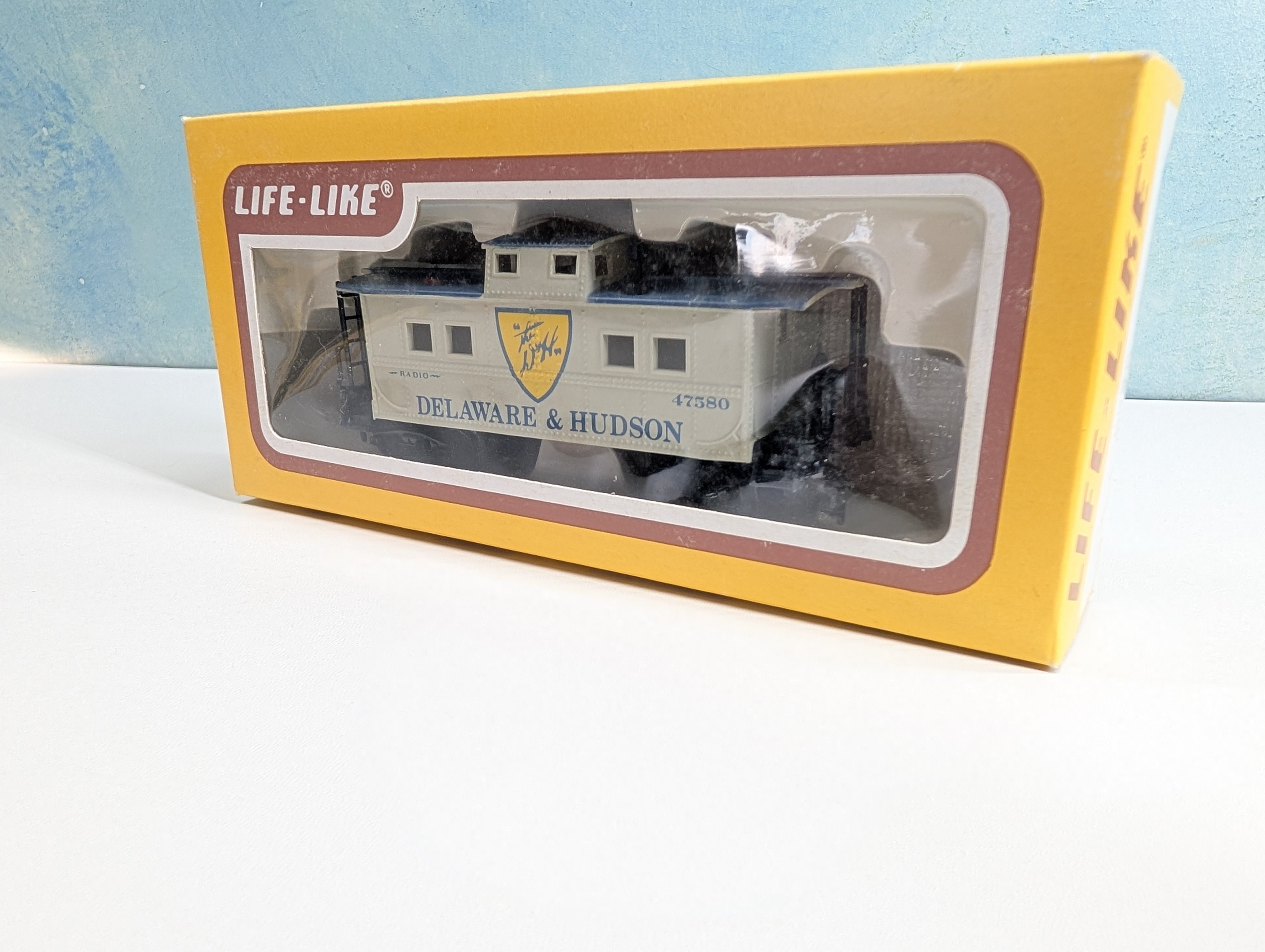 USED Life-Like HO Scale Caboose Delaware and Hudson DH #47580 Bev-Bel