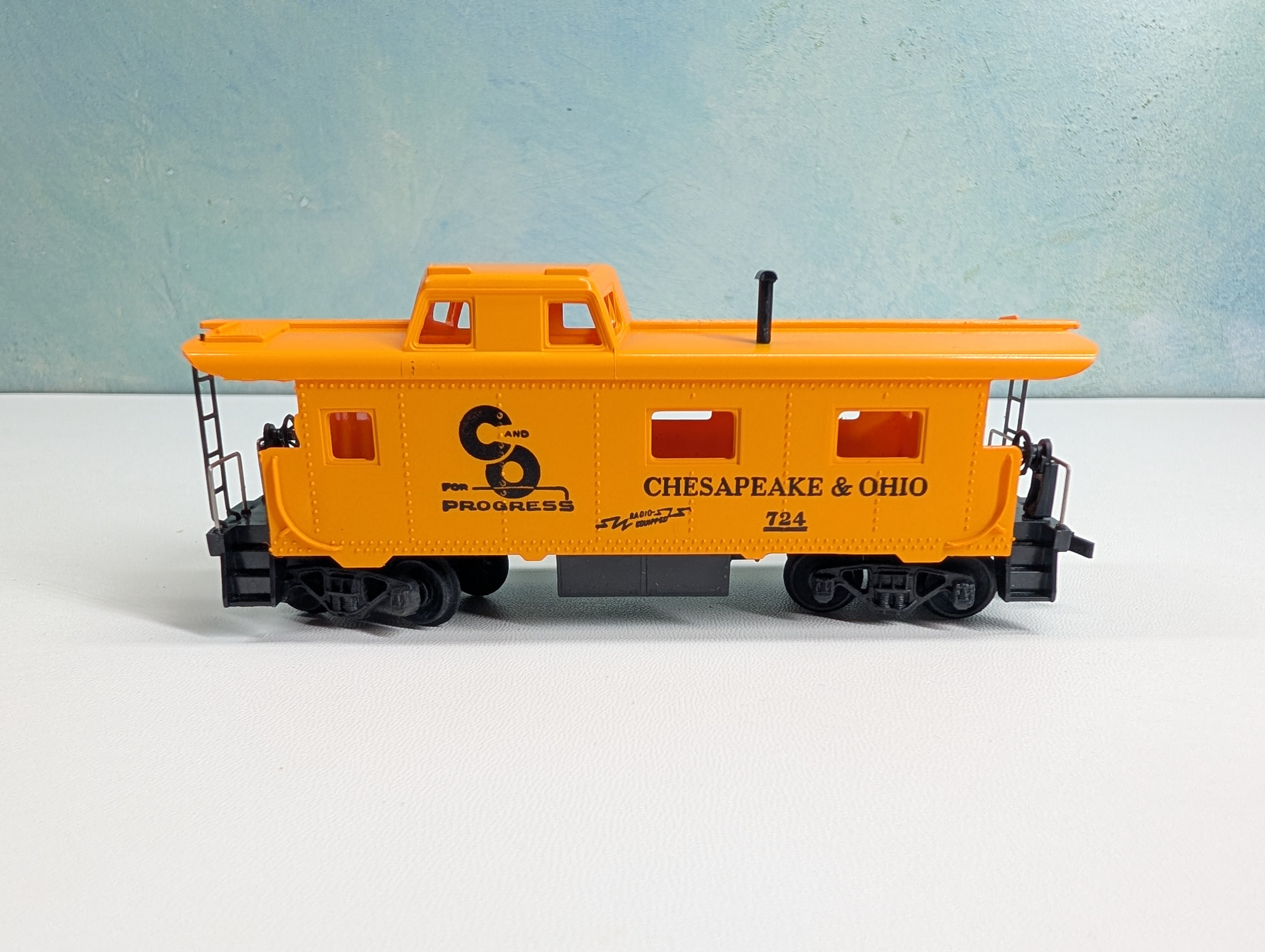 USED Mantua HO Scale Caboose Chesapeake and Ohio C&O #724