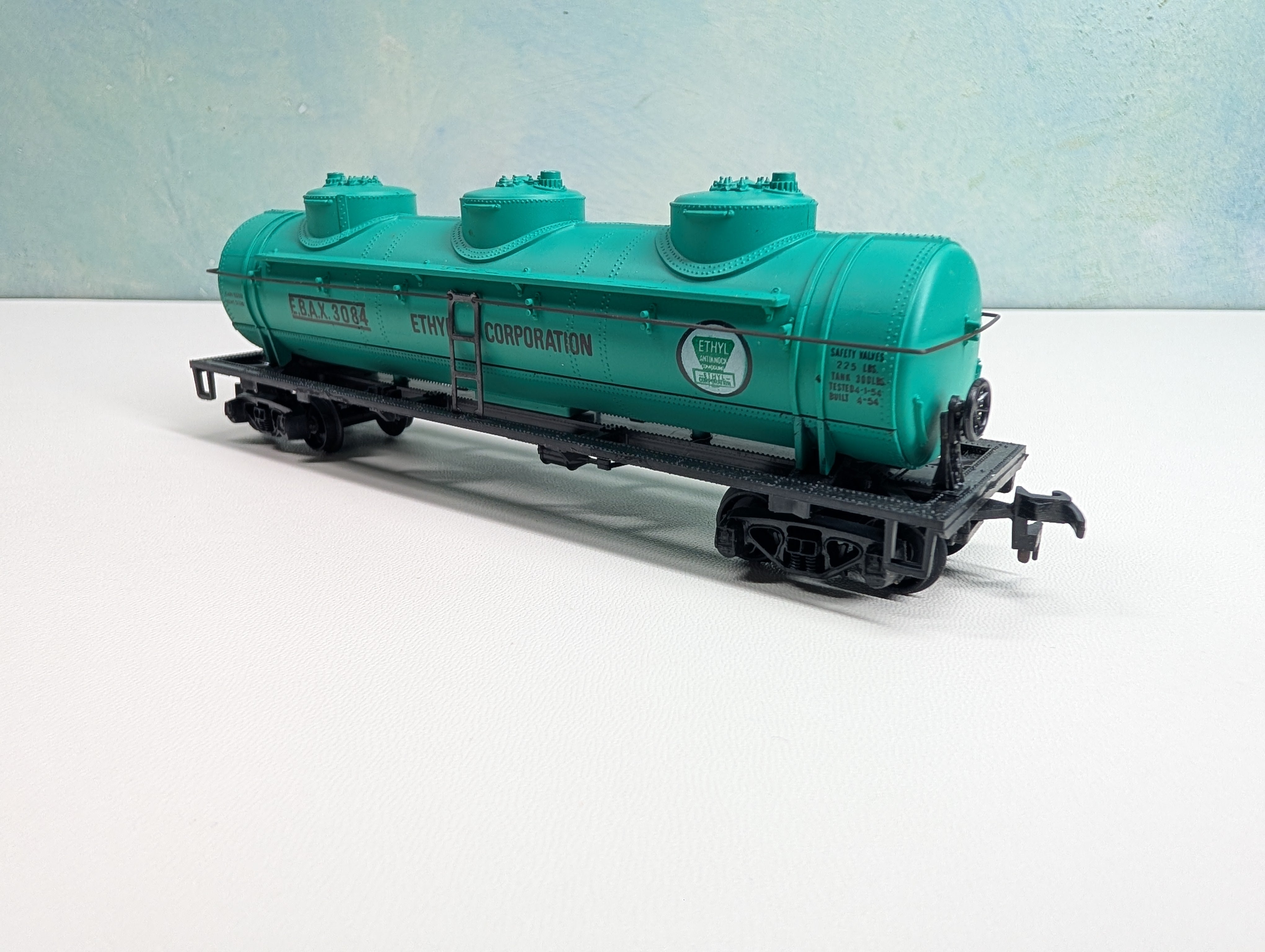 USED HO Scale Triple Dome Tank Car Ethyl Corporation EBAX #3084