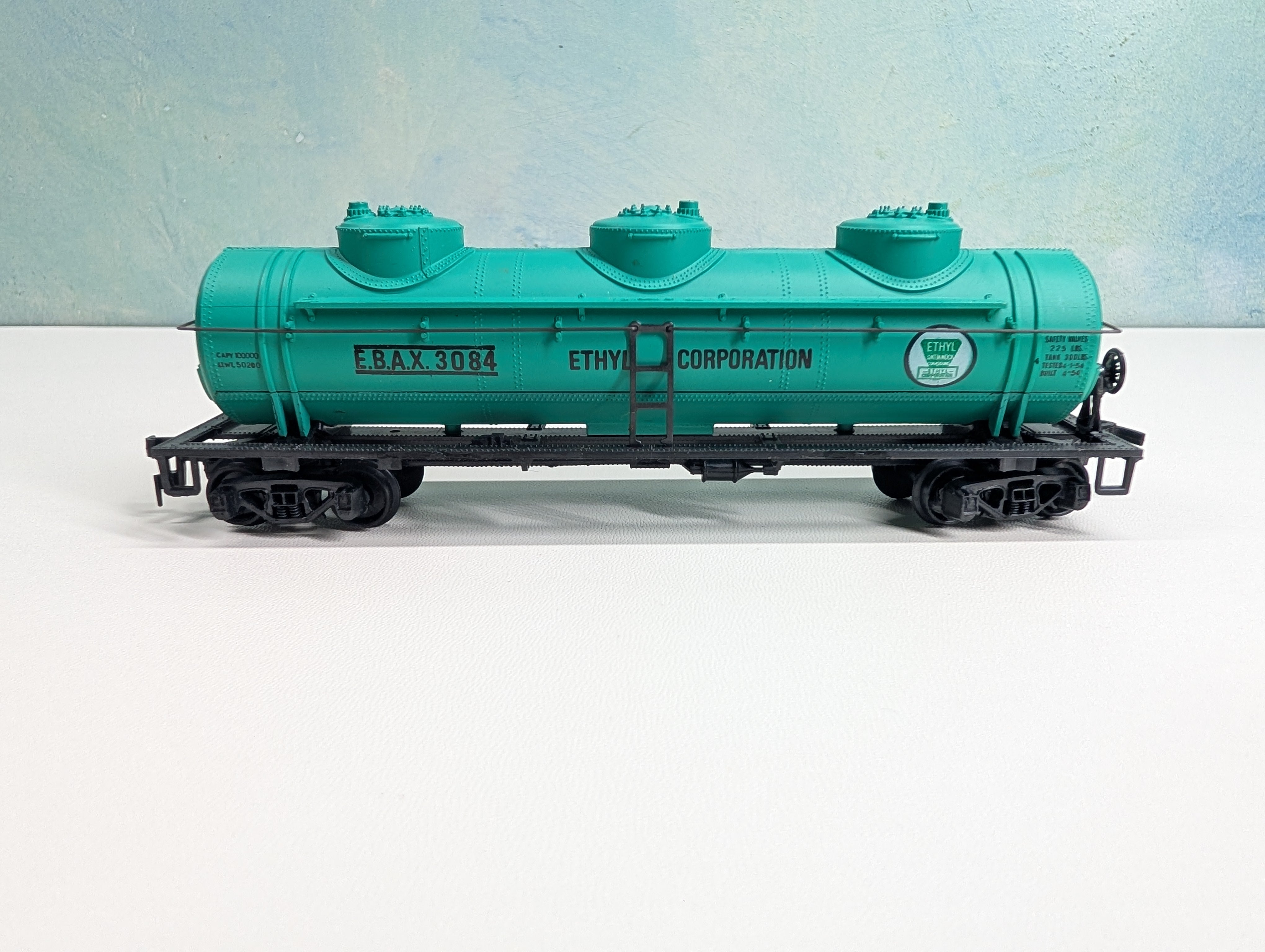 USED HO Scale Triple Dome Tank Car Ethyl Corporation EBAX #3084