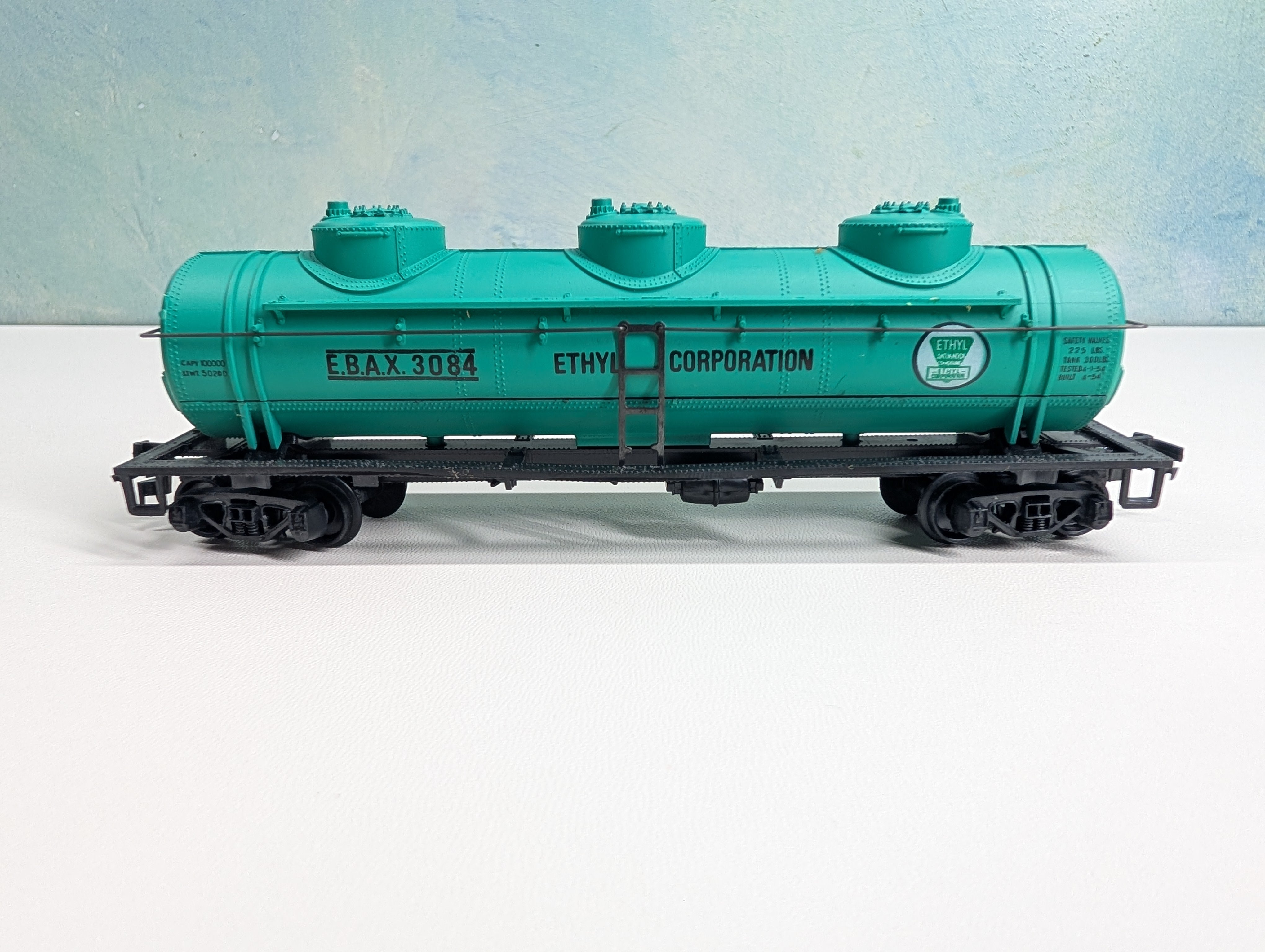 USED HO Scale Triple Dome Tank Car Ethyl Corporation EBAX #3084