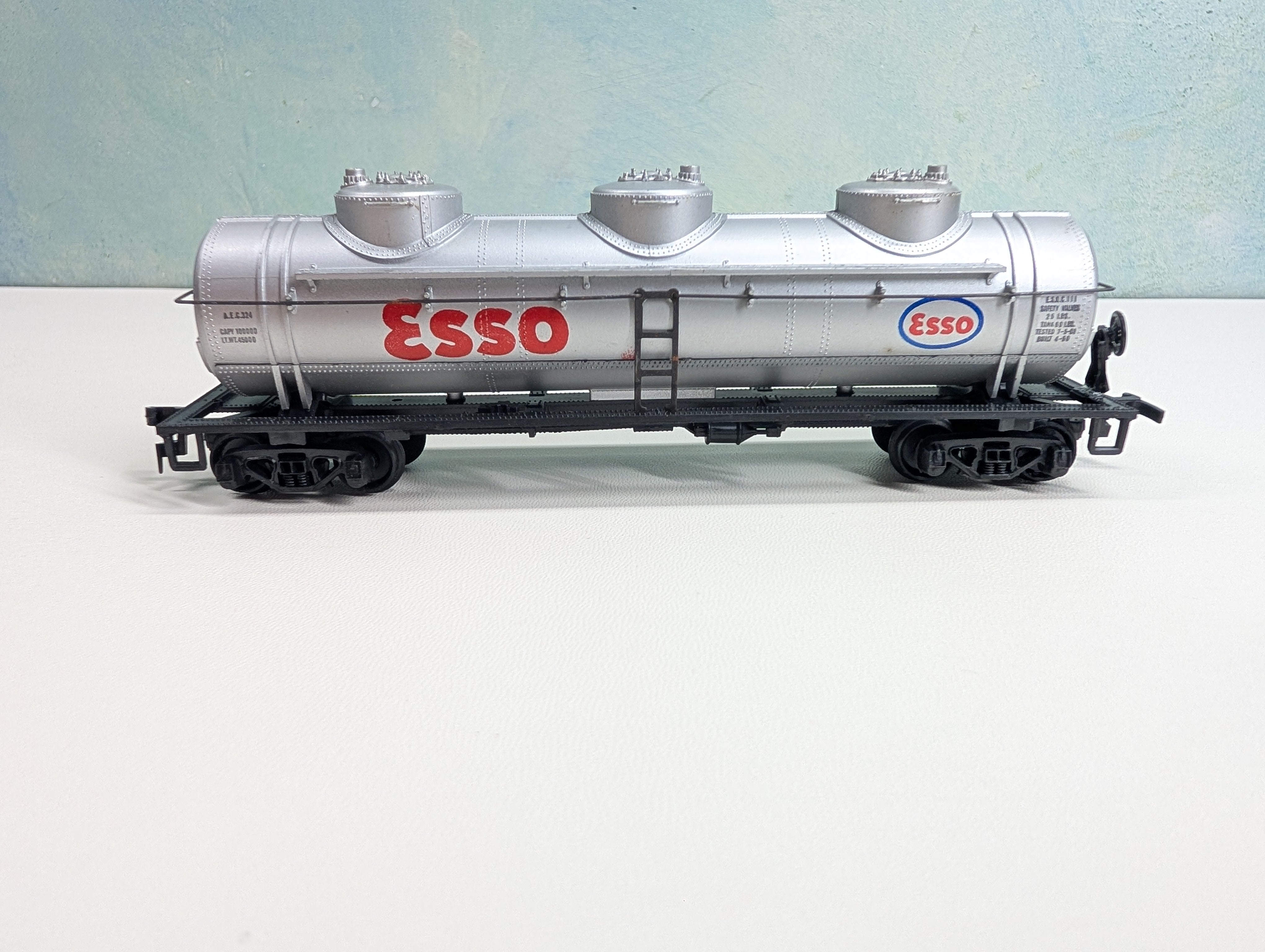 USED HO Scale Triple Dome Tank Car Esso AEC #324