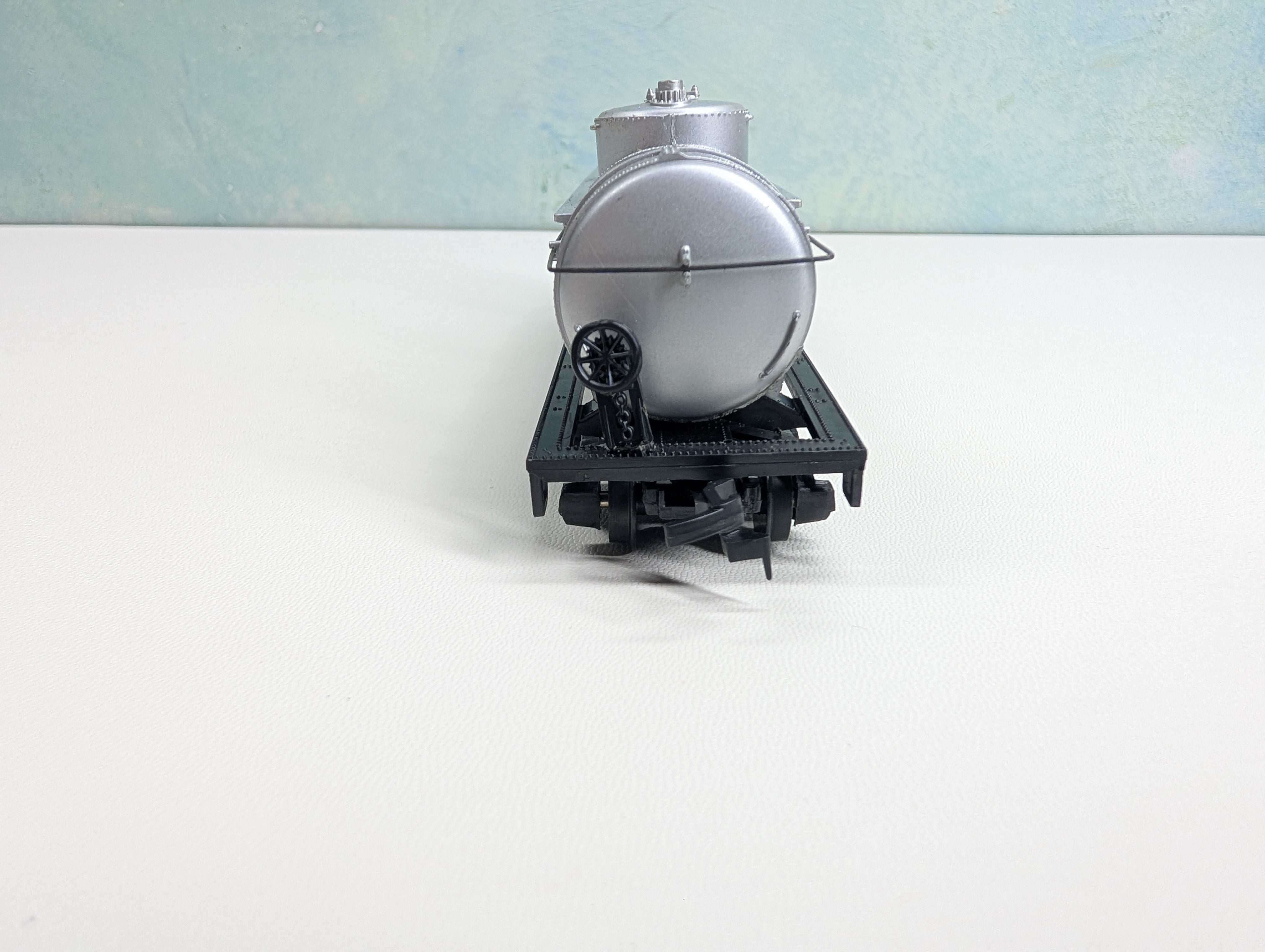 USED HO Scale Triple Dome Tank Car Esso AEC #324