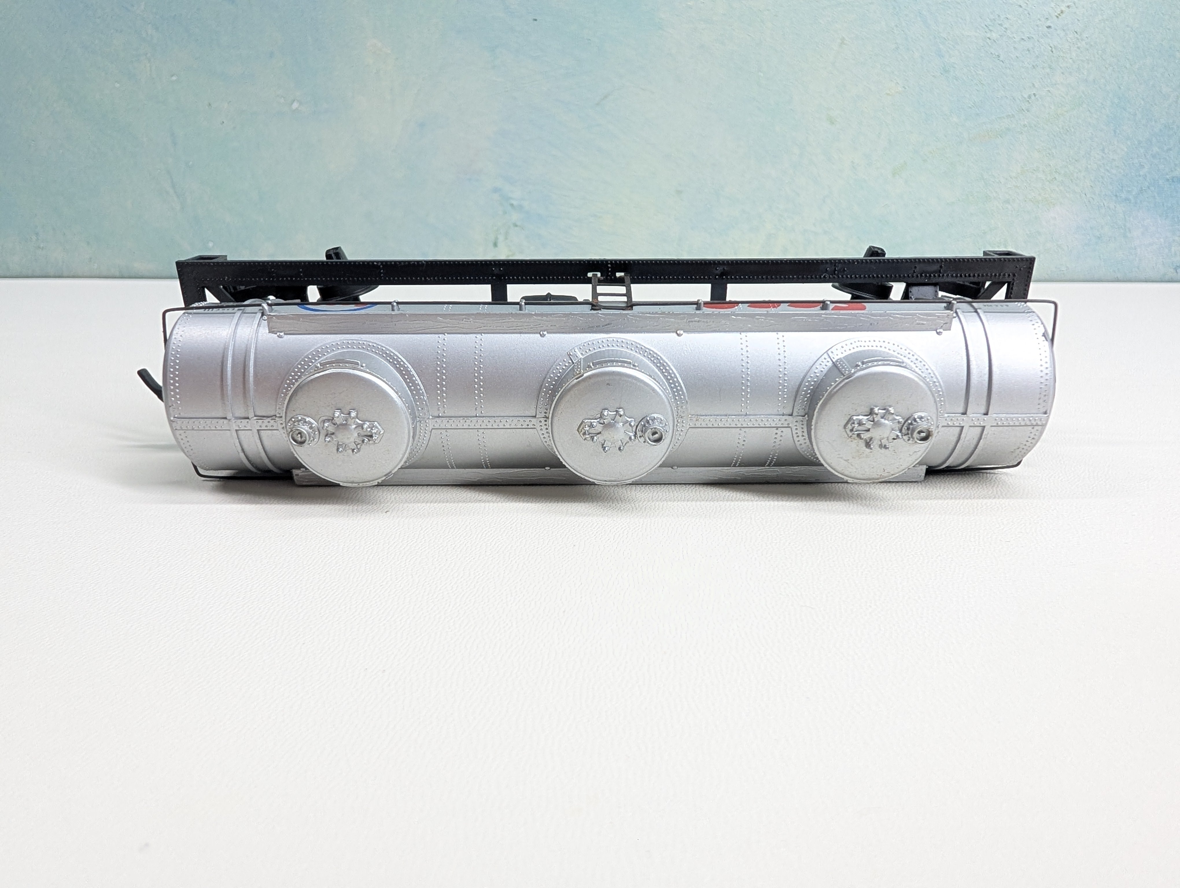 USED HO Scale Triple Dome Tank Car Esso AEC #324