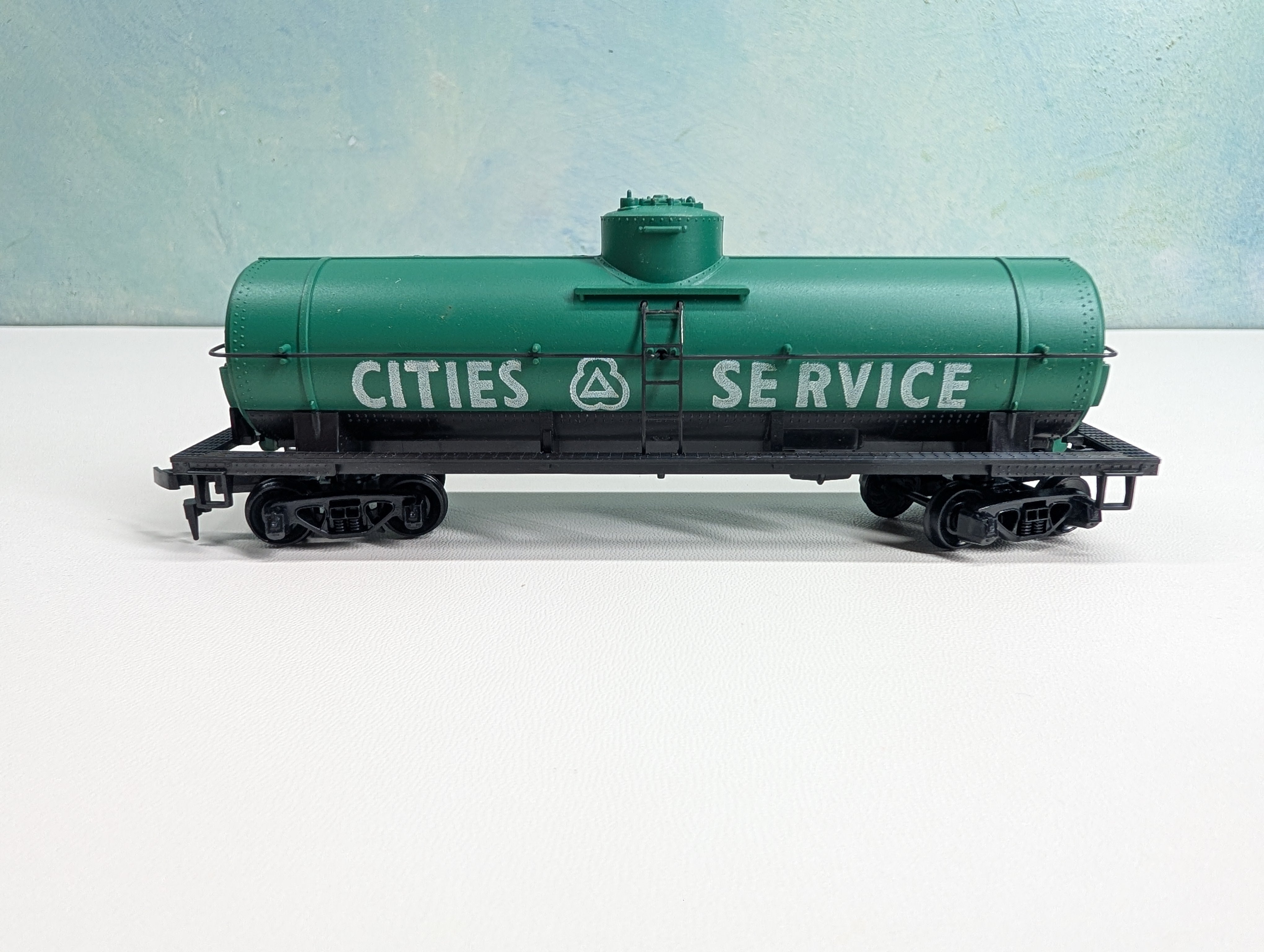 USED HO Scale Single Dome Tank Car Cities Service