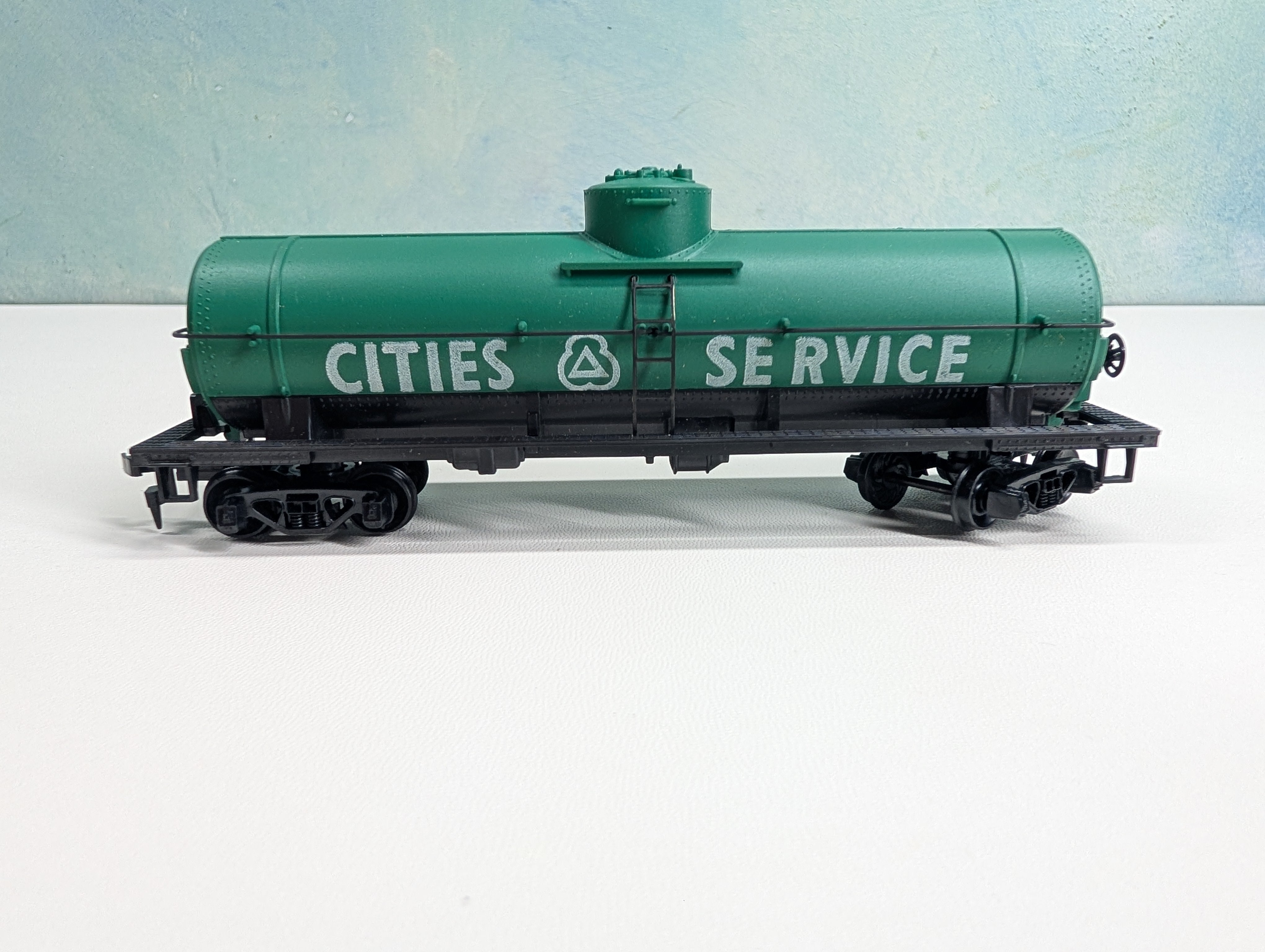 USED HO Scale Single Dome Tank Car Cities Service