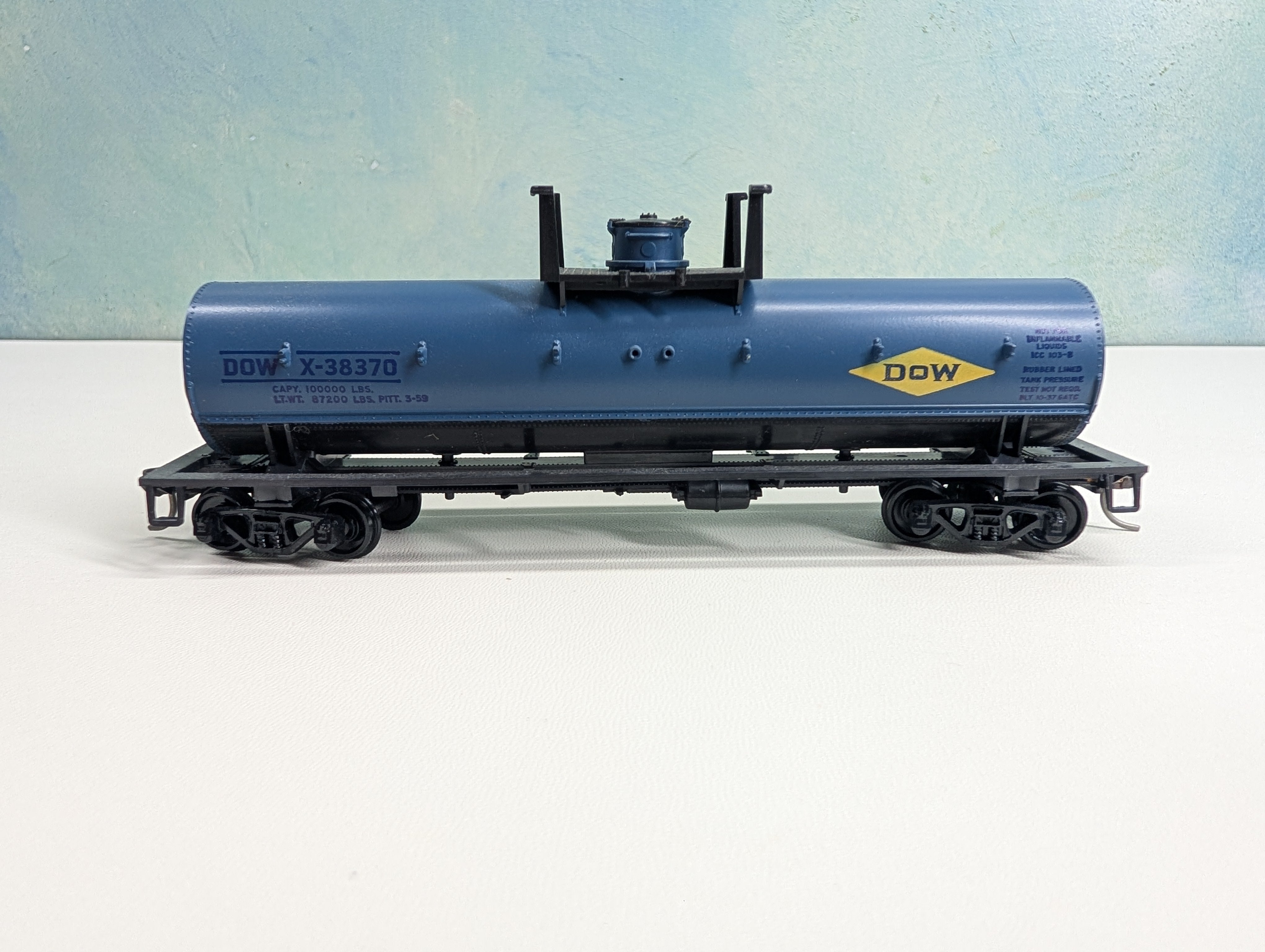 USED Athearn HO Scale Tank Car DOW #X-38370