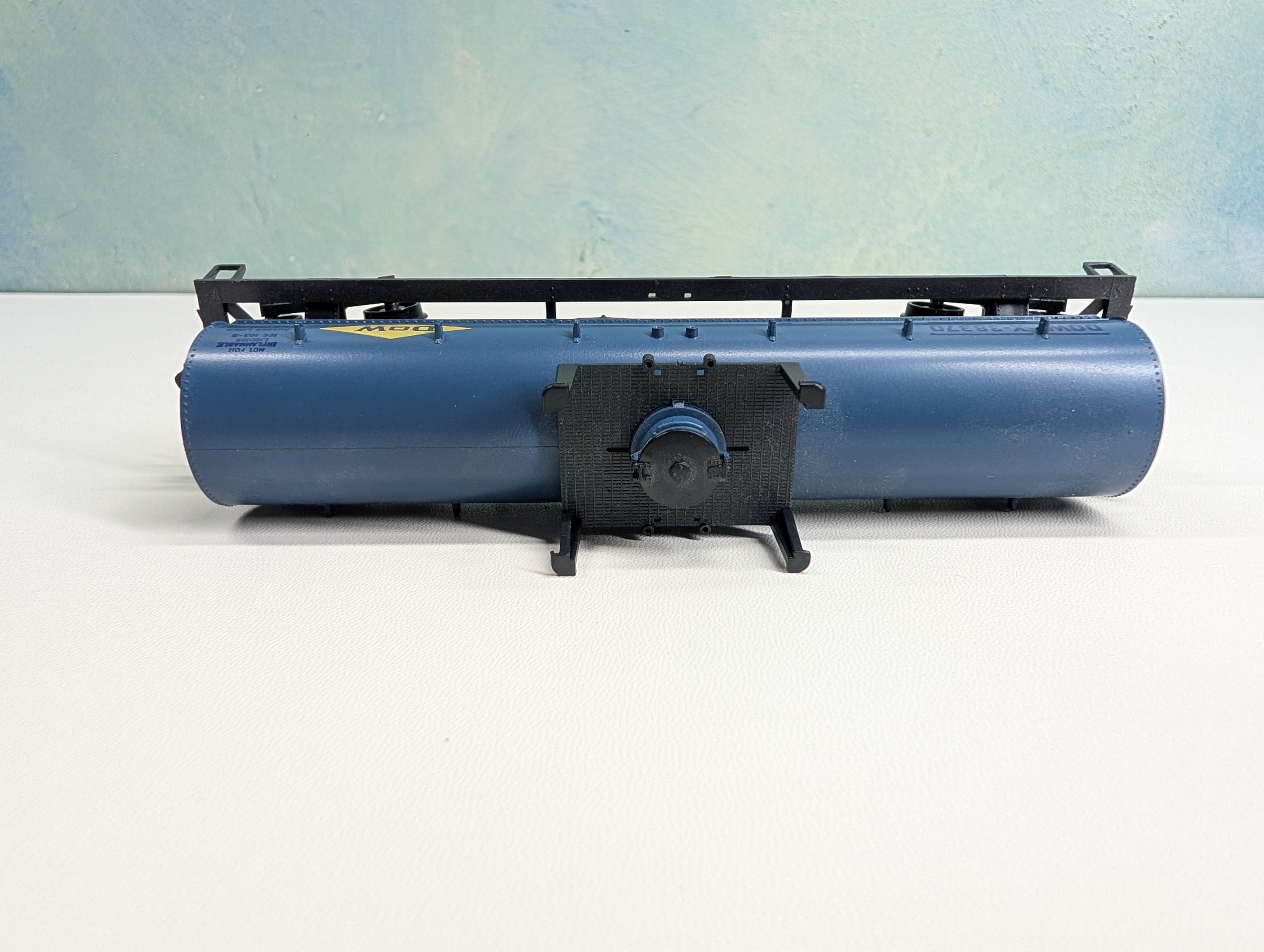 USED Athearn HO Scale Tank Car DOW #X-38370