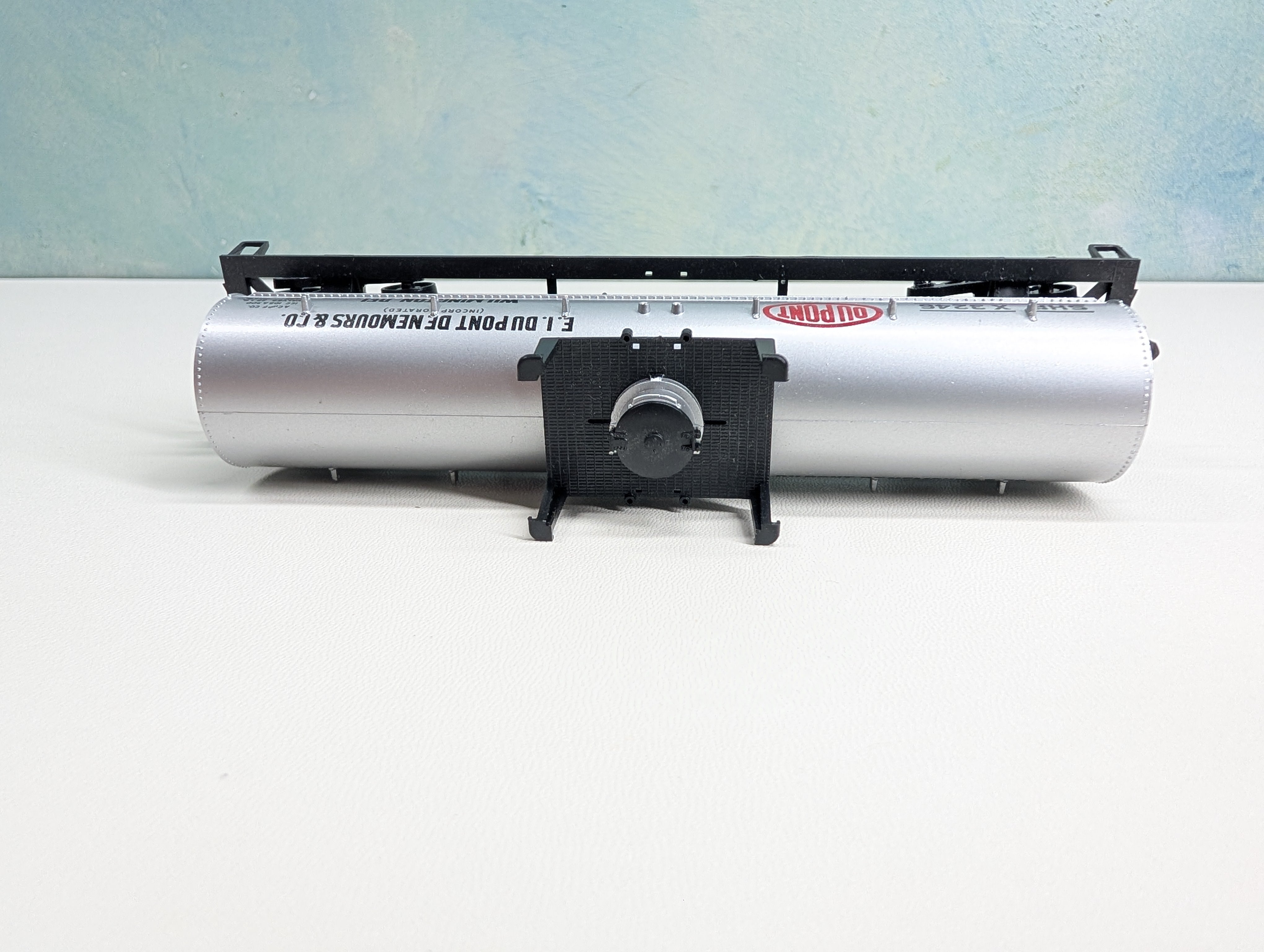 USED Athearn HO Scale Tank Car DuPont SHPX #3246