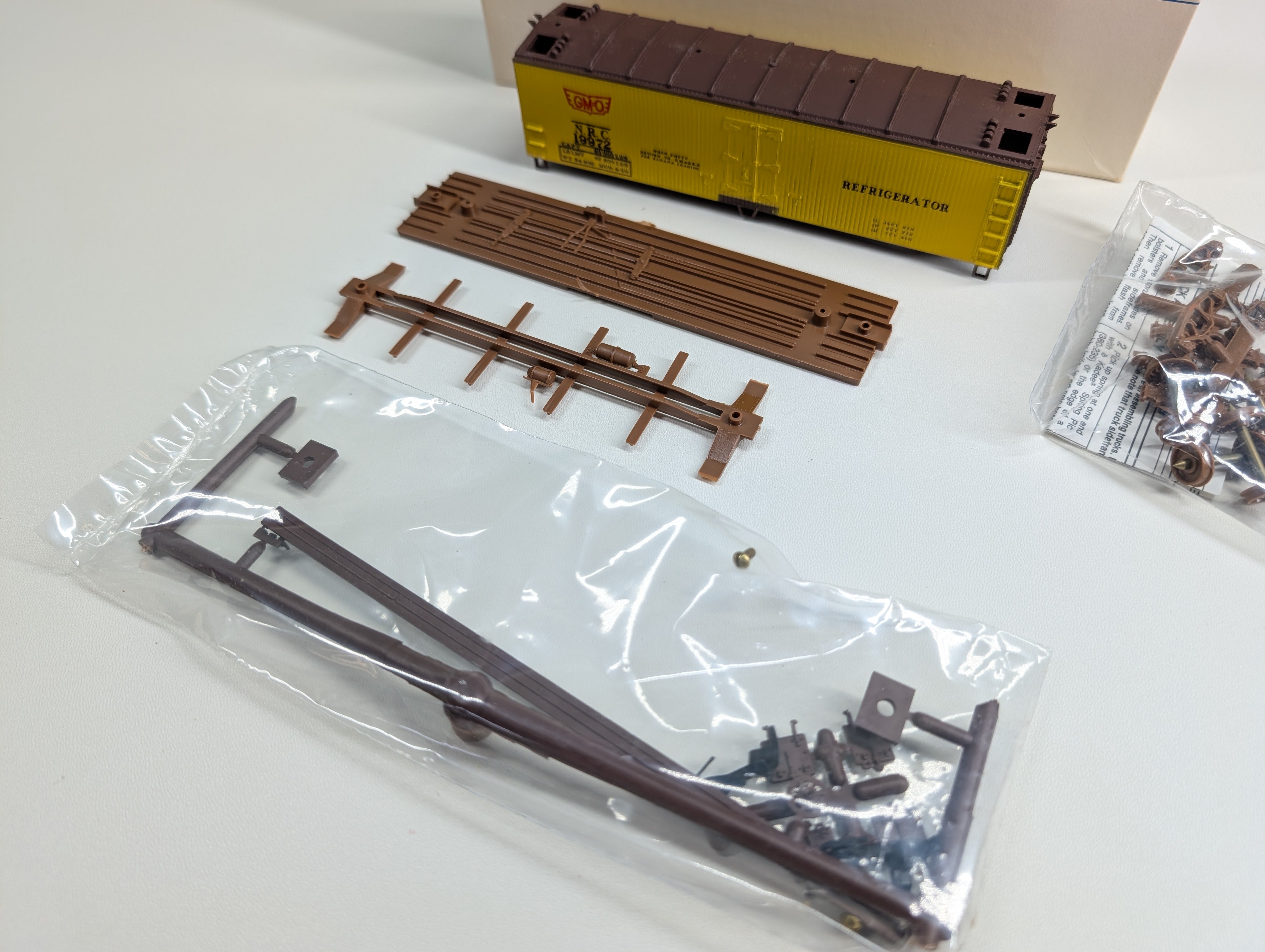 USED Walthers 932-2311 HO Scale 40' DS Wood Reefer w/ Dreadnaught Ends Gulf, Mobile and Ohio GMO #19972 KIT