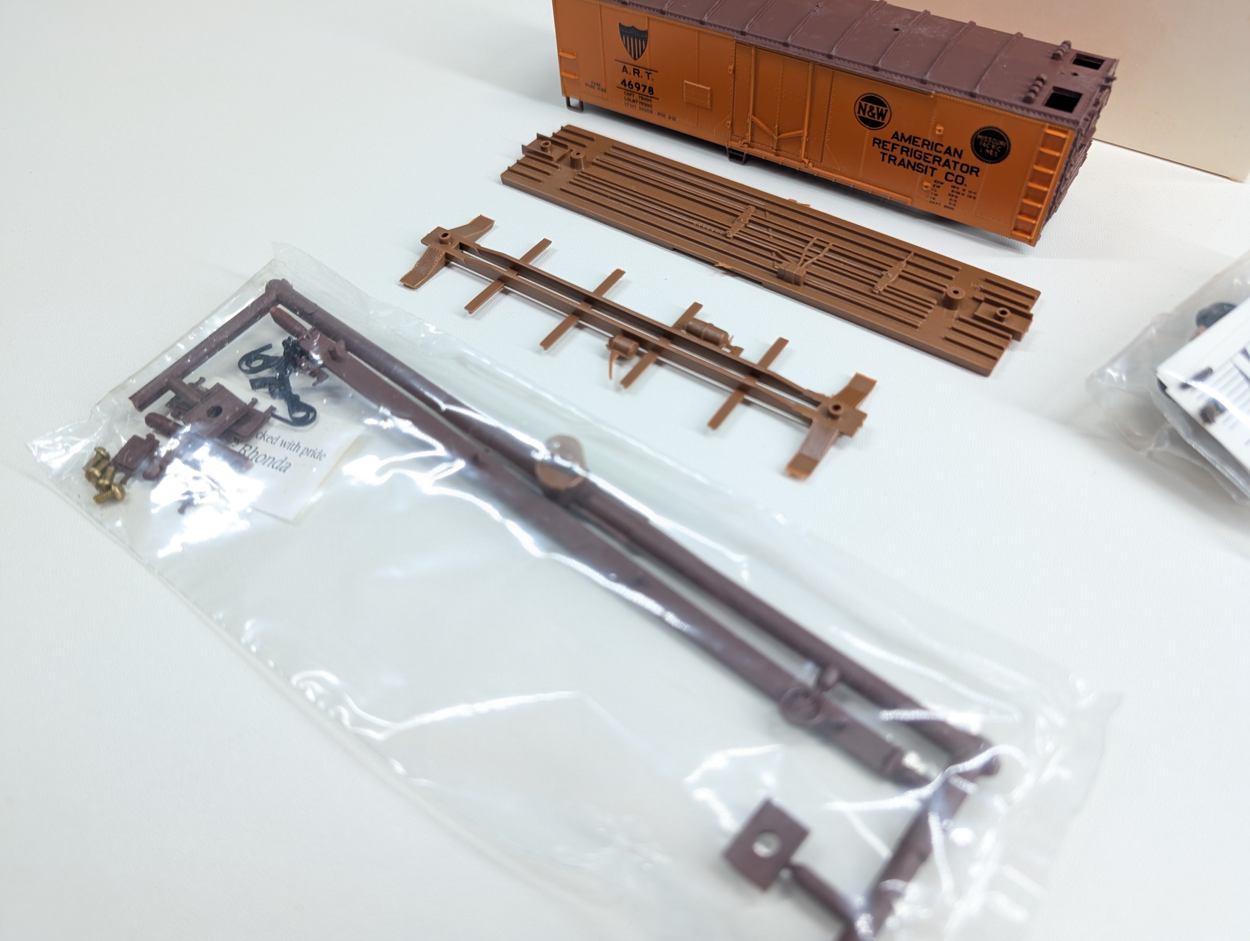 USED Walthers 932-3312 HO Scale 40' Plug Door Reefer American Refrigerator Transit ART #46978 KIT
