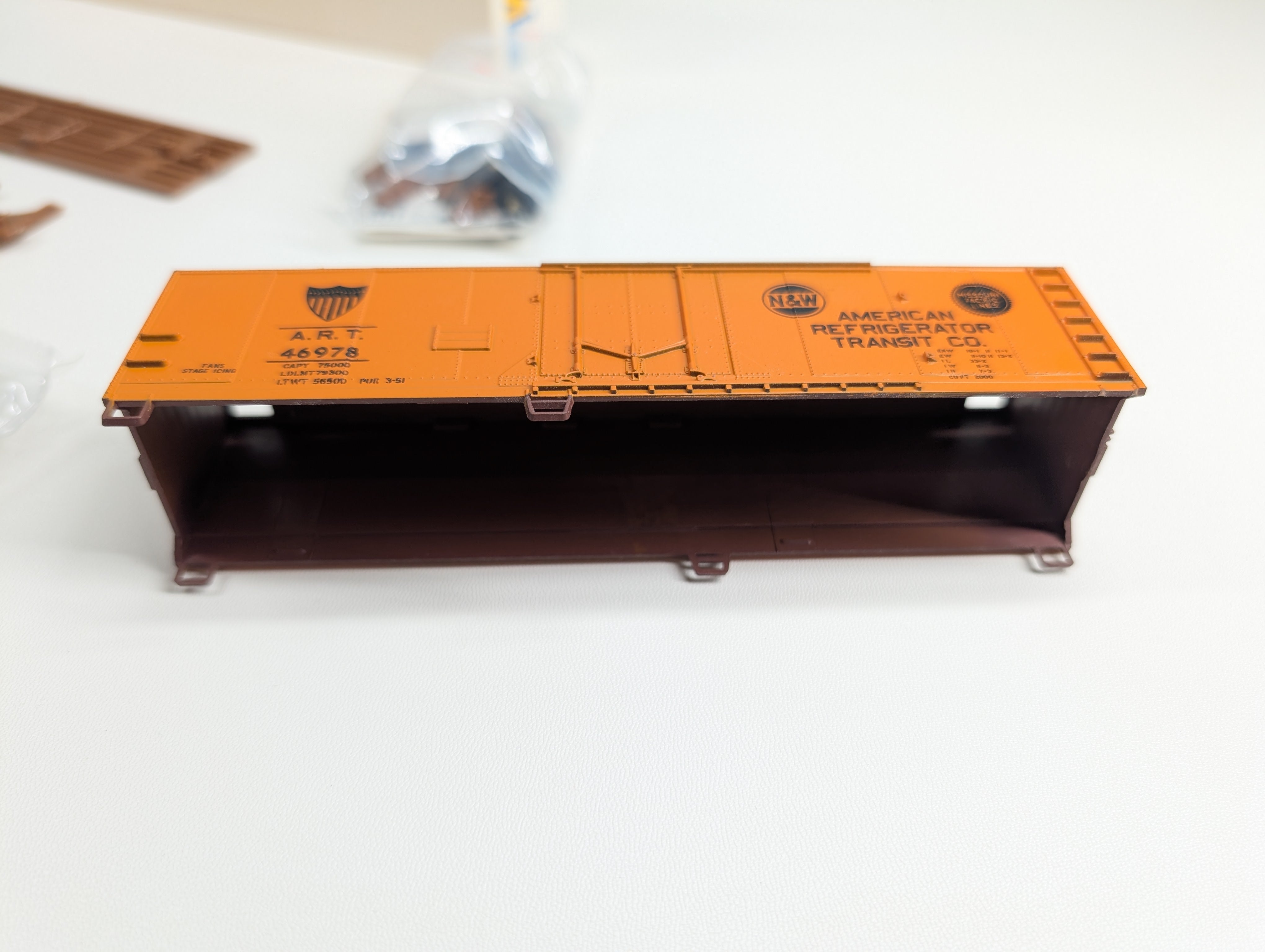 USED Walthers 932-3312 HO Scale 40' Plug Door Reefer American Refrigerator Transit ART #46978 KIT