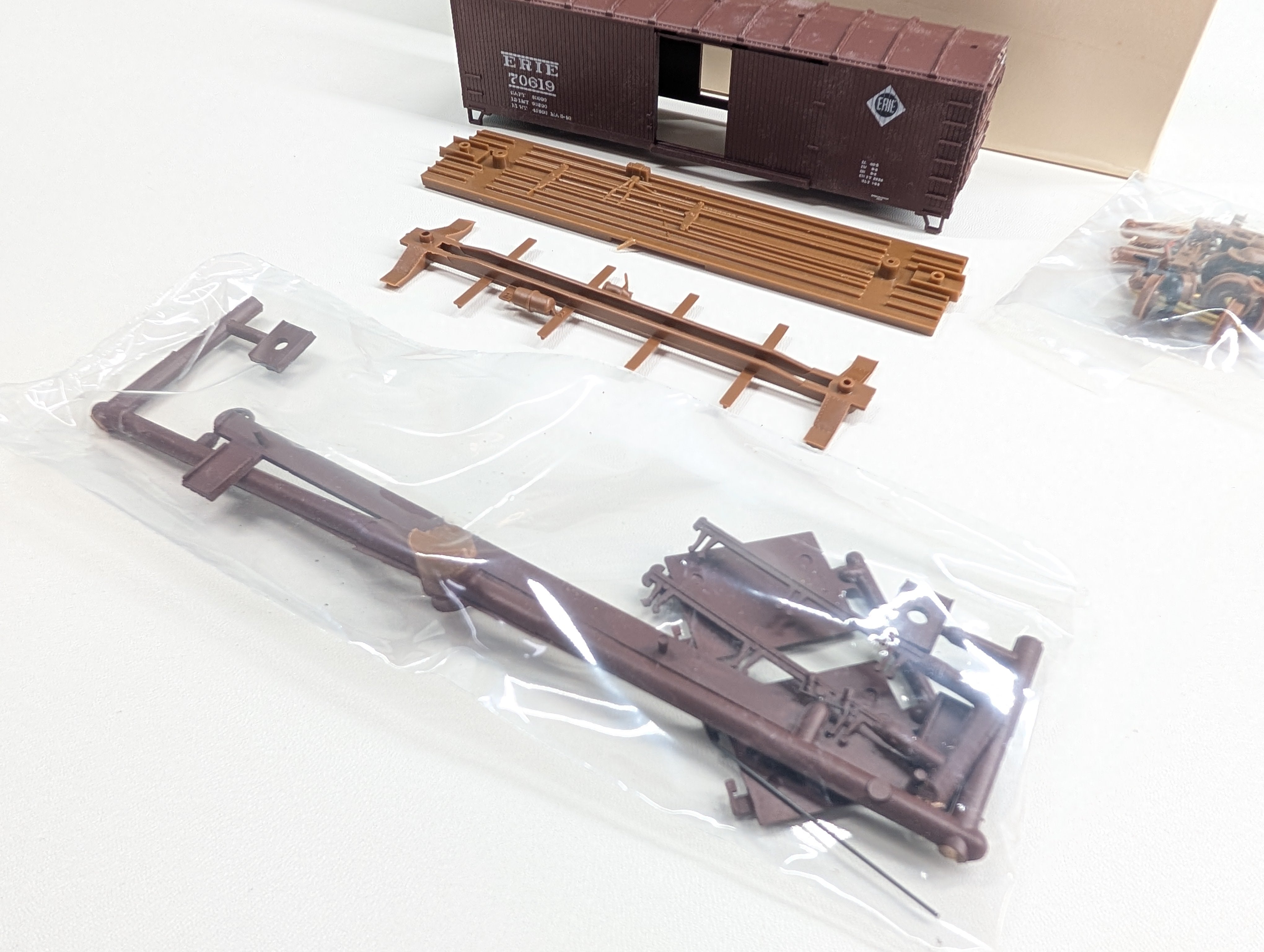 USED Walthers 932-2029 HO Scale 40' DS Wood Box Car w/ Dreadnaught Ends Erie #70619 KIT