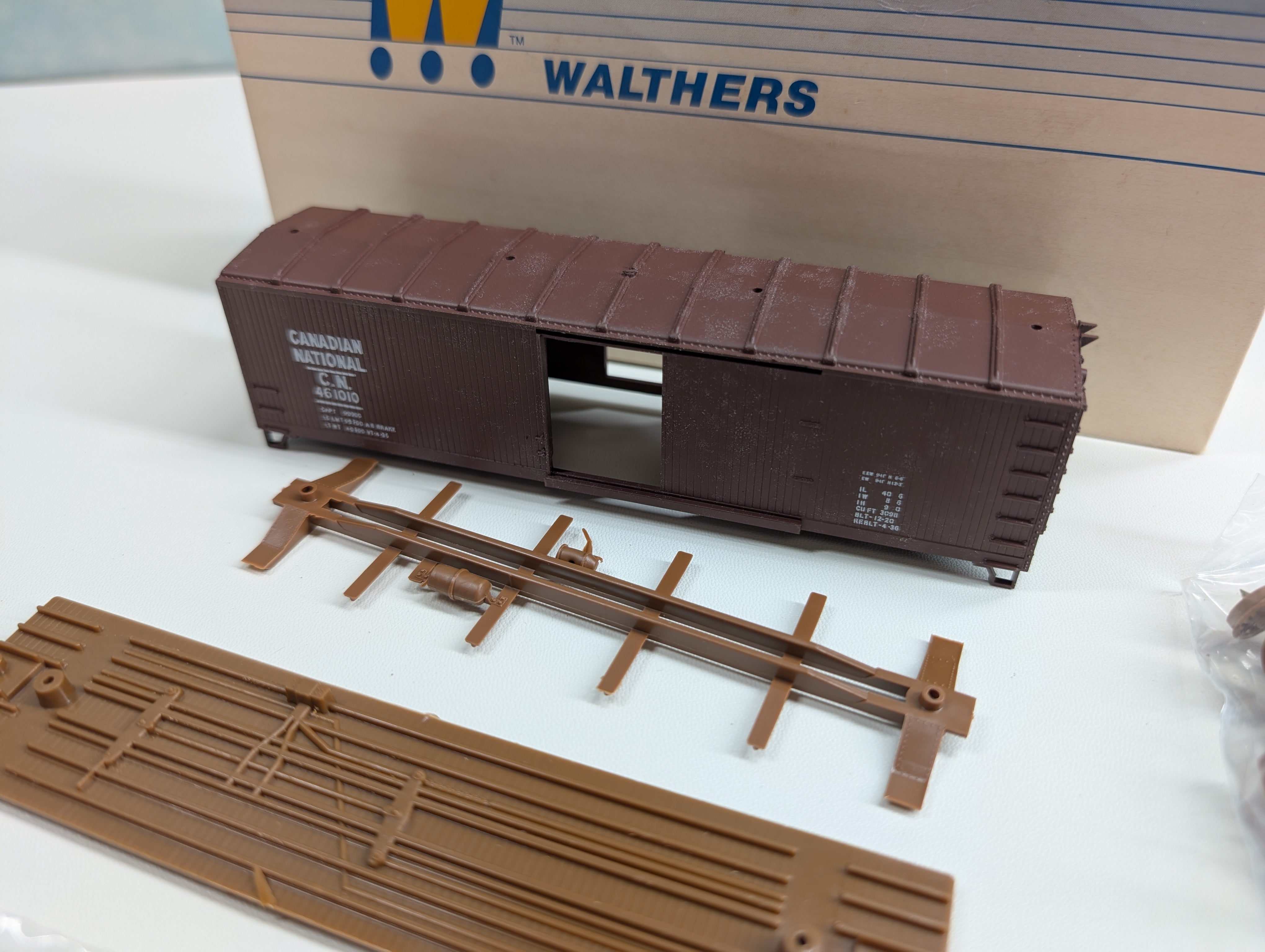 USED Walthers 932-2009 HO Scale 40' DS Wood Box Car w/ Dreadnaught Ends Canadian National CN #461010 KIT