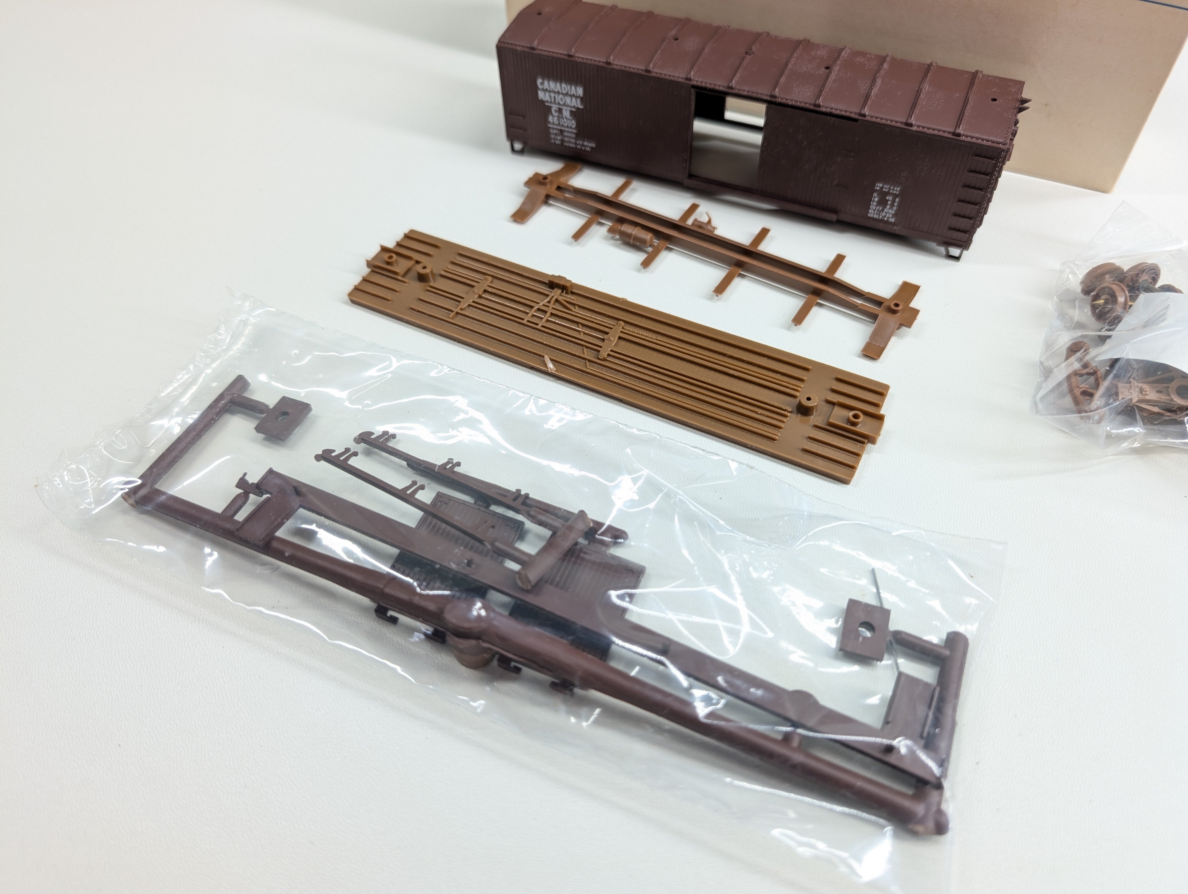USED Walthers 932-2009 HO Scale 40' DS Wood Box Car w/ Dreadnaught Ends Canadian National CN #461010 KIT