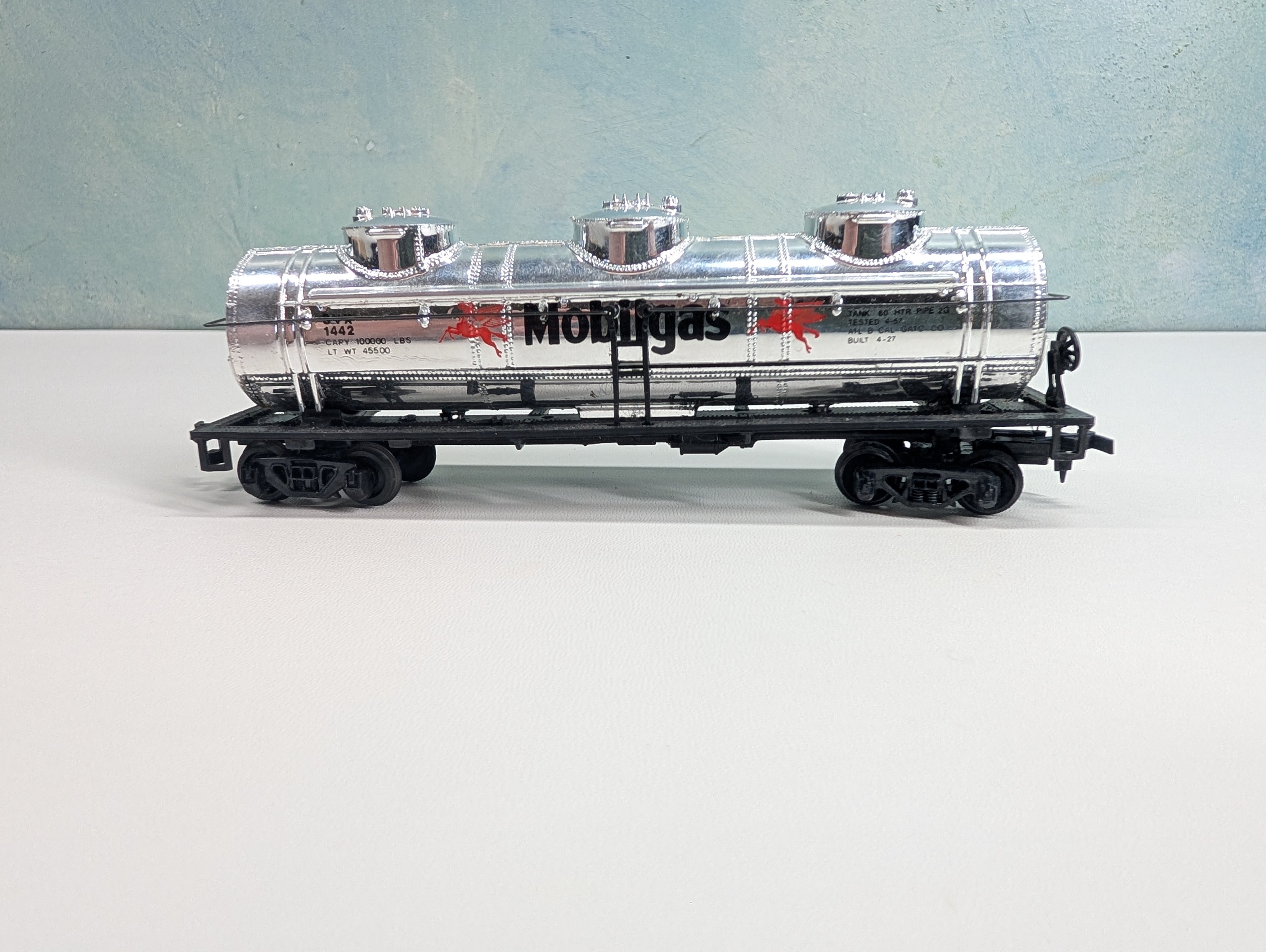 USED Bachmann HO Scale Triple Dome Tank Car Mobilgas SVX #1442