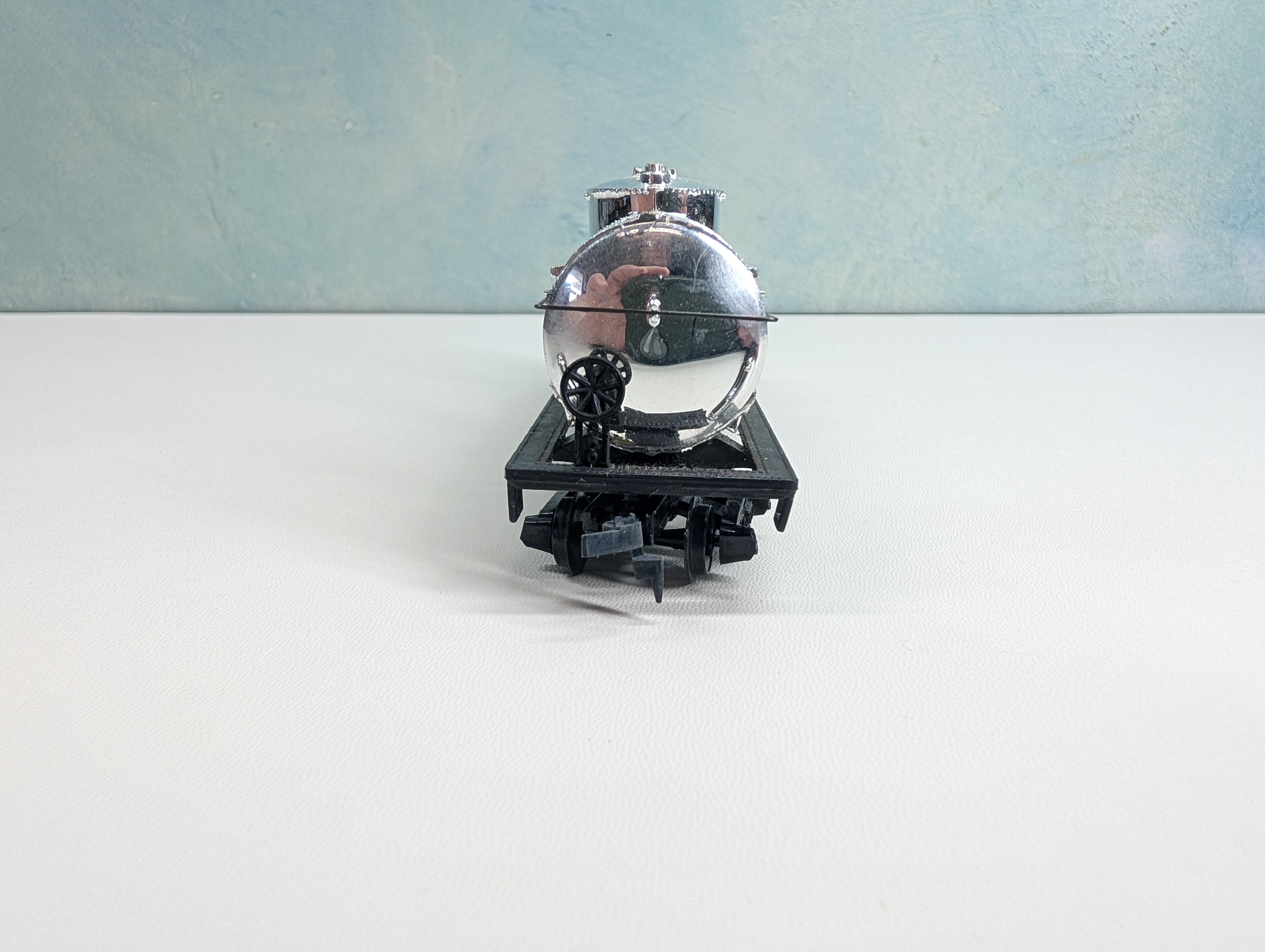 USED Bachmann HO Scale Triple Dome Tank Car Mobilgas SVX #1442