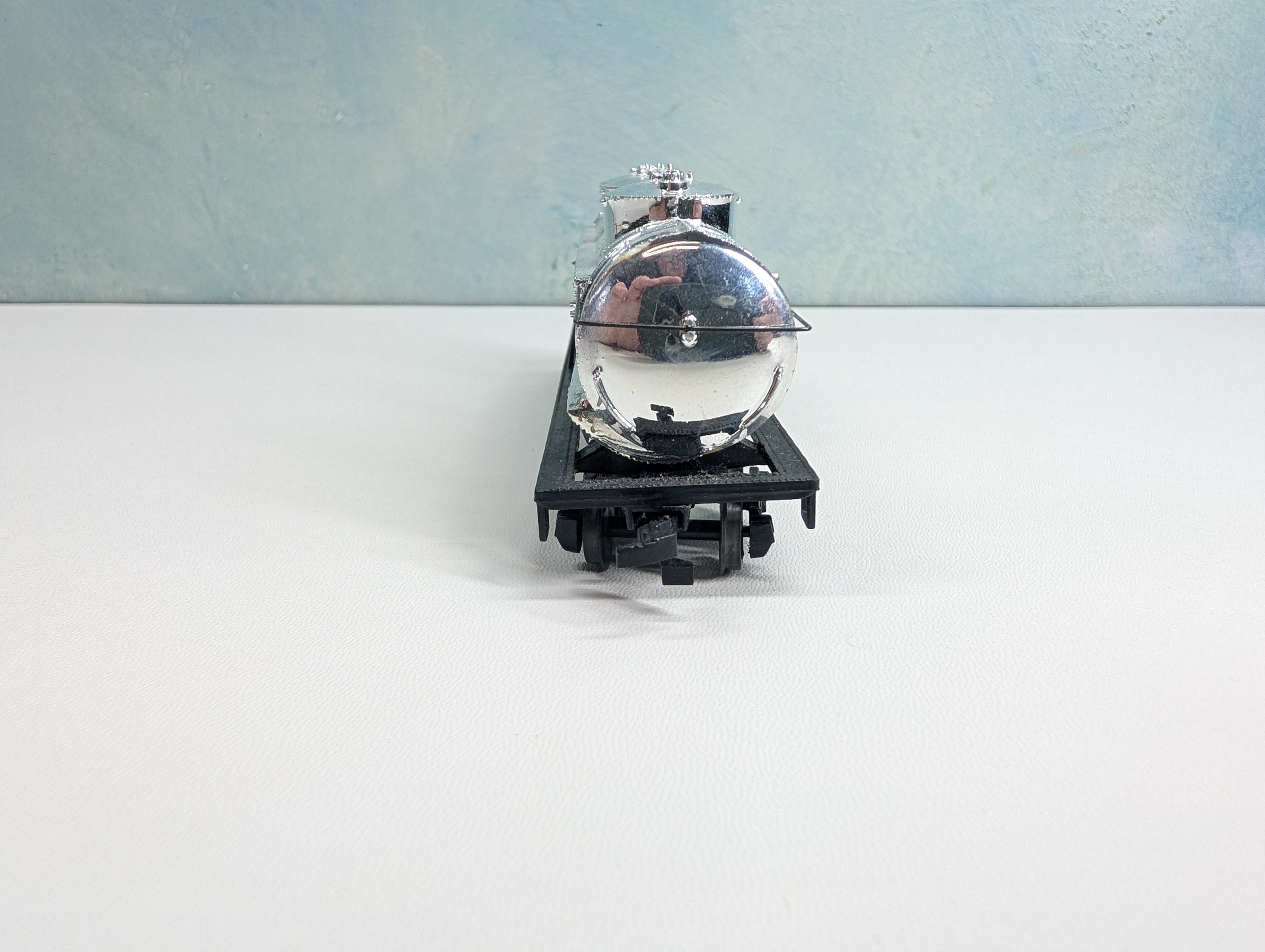 USED Bachmann HO Scale Triple Dome Tank Car Mobilgas SVX #1442