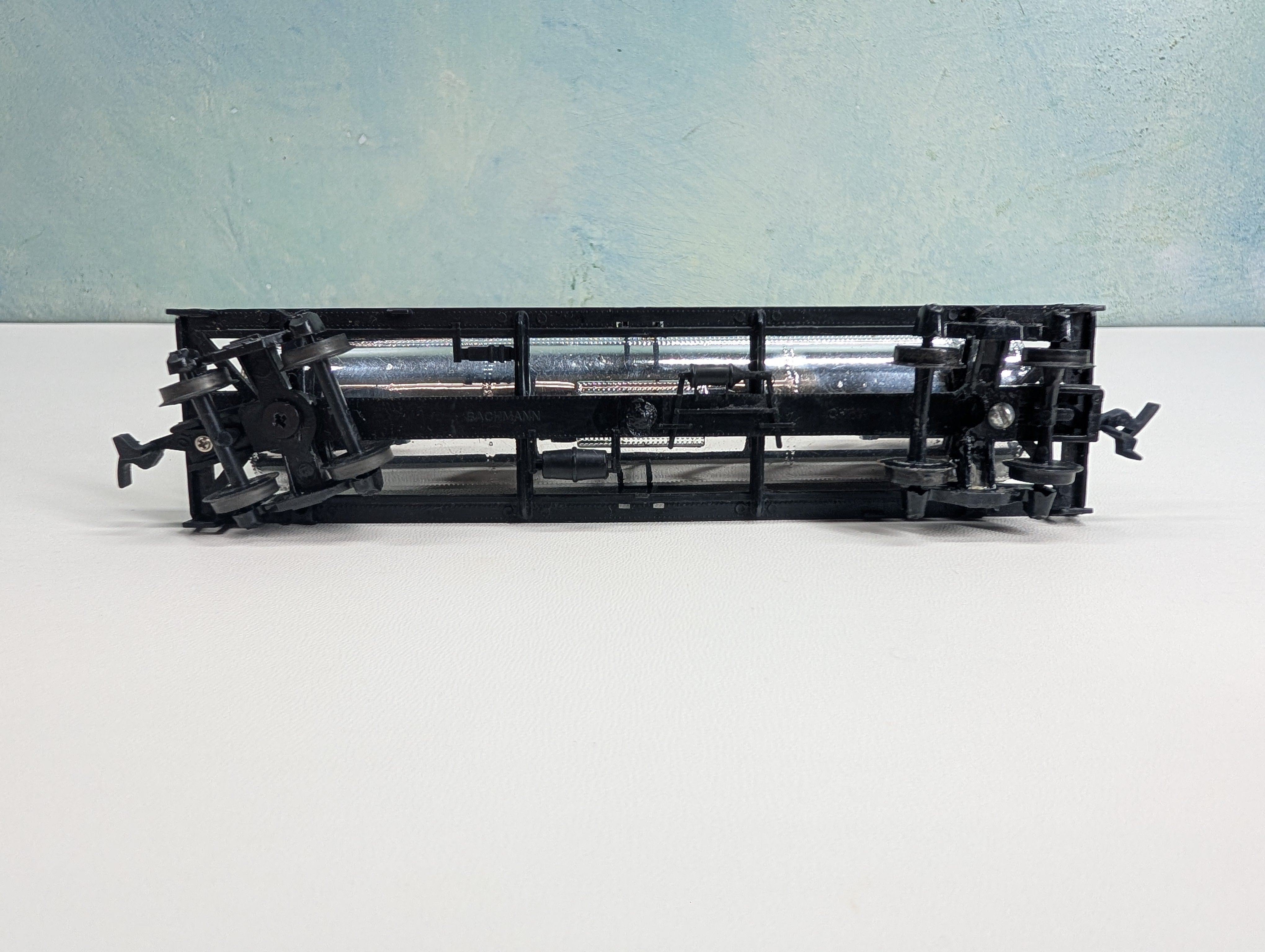 USED Bachmann HO Scale Triple Dome Tank Car Mobilgas SVX #1442